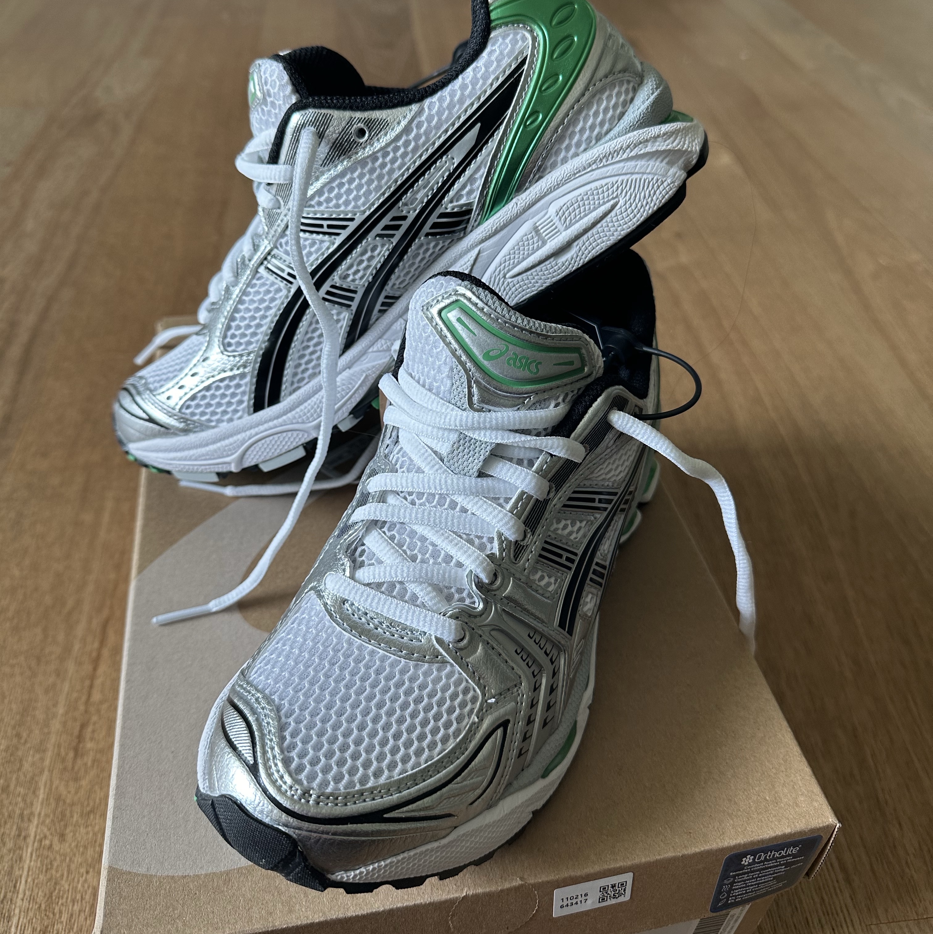 Asics Gel-Kayano 14 White Malachite Green 착용 스타일