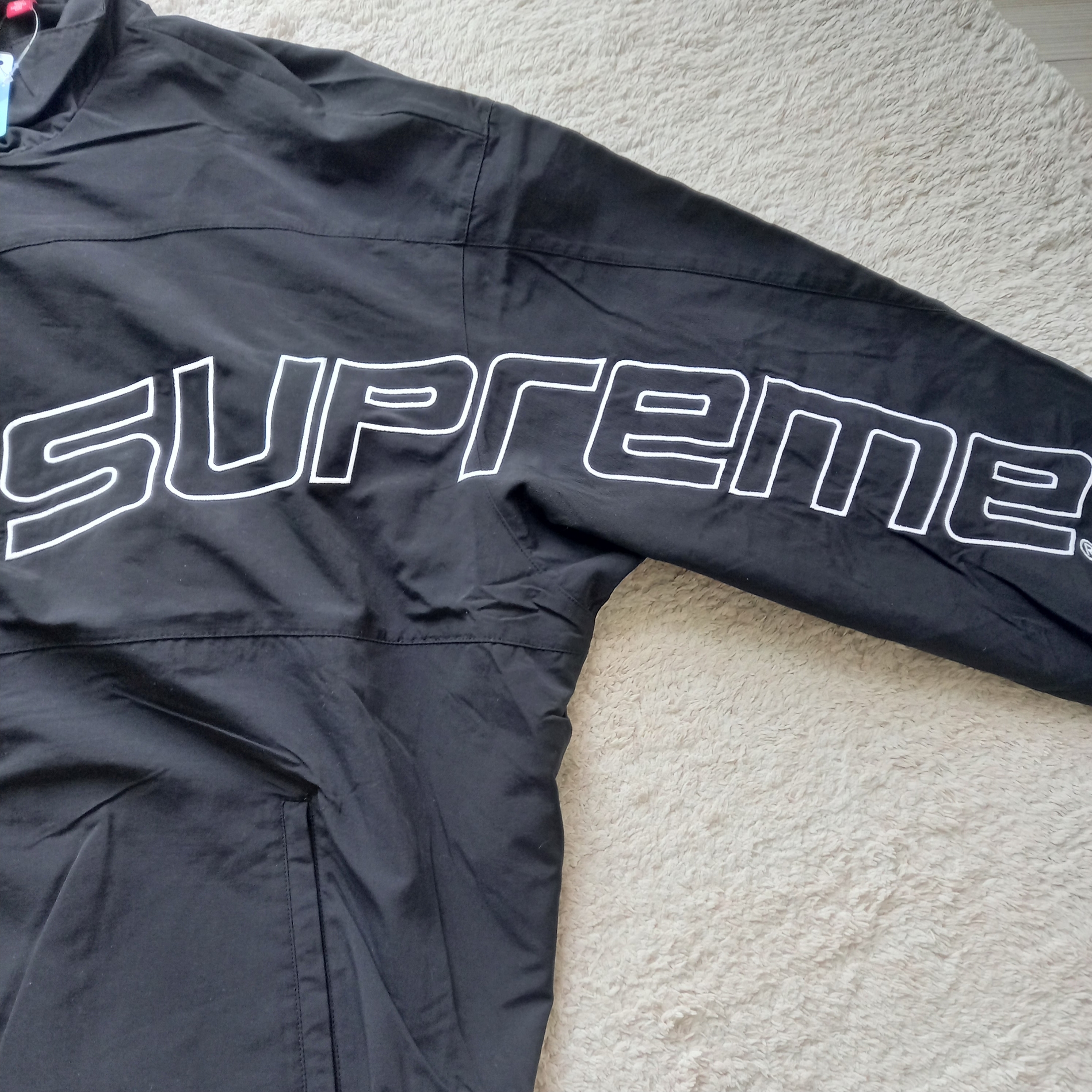 Supreme Curve Track Jacket Black - 24SS, Supreme Curve Nylon Short Black - 24SS 착용 스타일 - 6