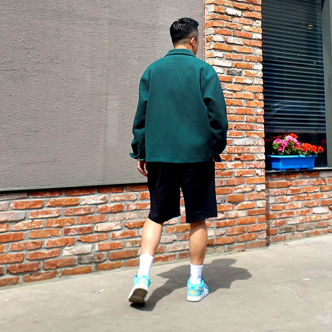 Jordan 1 Low SE New Emerald, IAB Studio Socks White (5 Pack) 착용 스타일 - 2