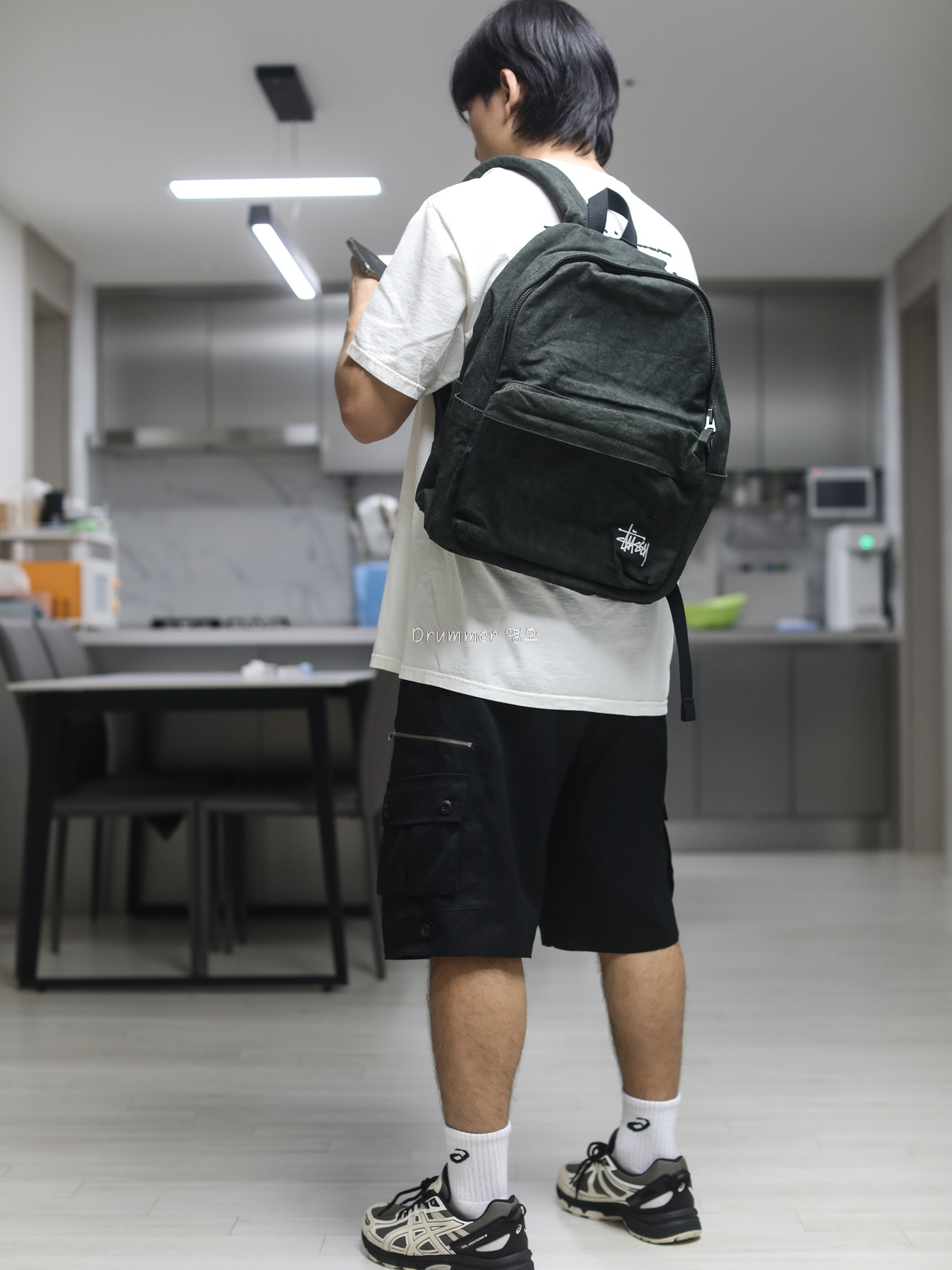 Stussy Canvas Backpack Washed Black 착용 스타일 - 1