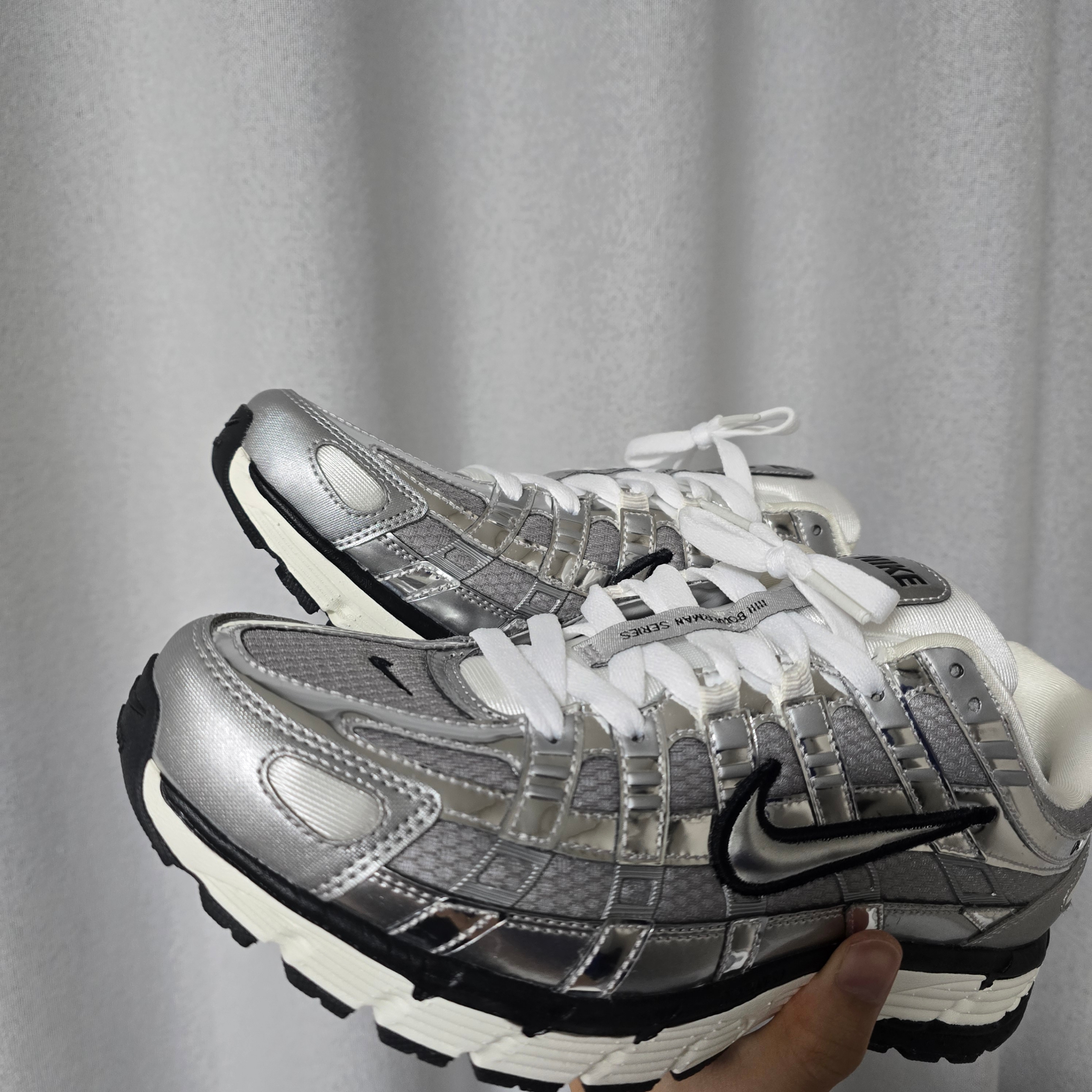 Nike P-6000 Metallic Silver 착용 스타일 - 5