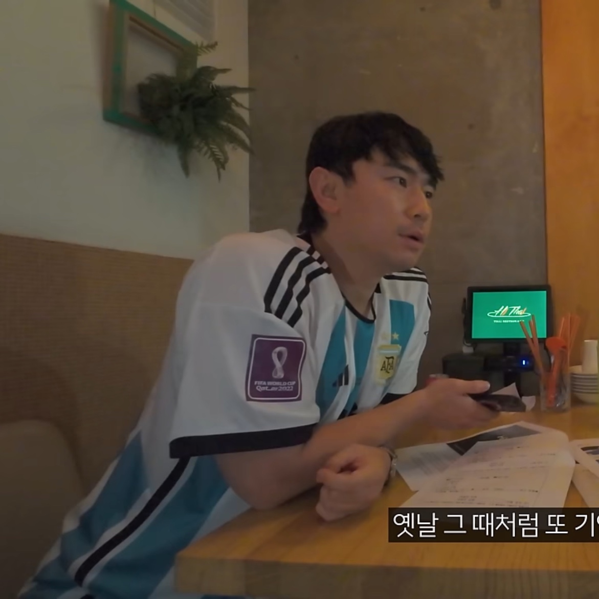 Adidas Argentina Home Jersey 2022 Winners 3-Star White Light Blue - US Sizing (Non Marking Ver.) 착용 스타일