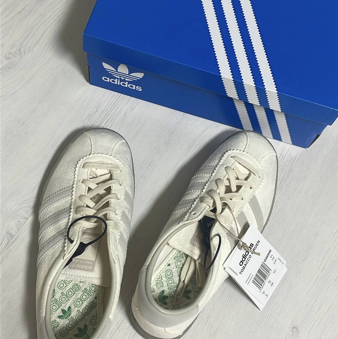 Adidas Tobacco Gruen Cream White Bliss 착용 스타일
