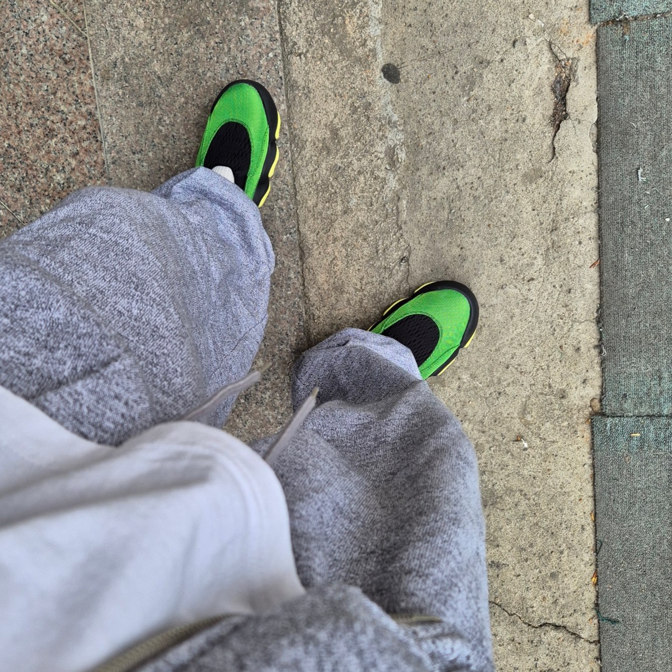 Oakley Factory Team x Brain Dead Flesh Sandals Green Lemon 착용 스타일