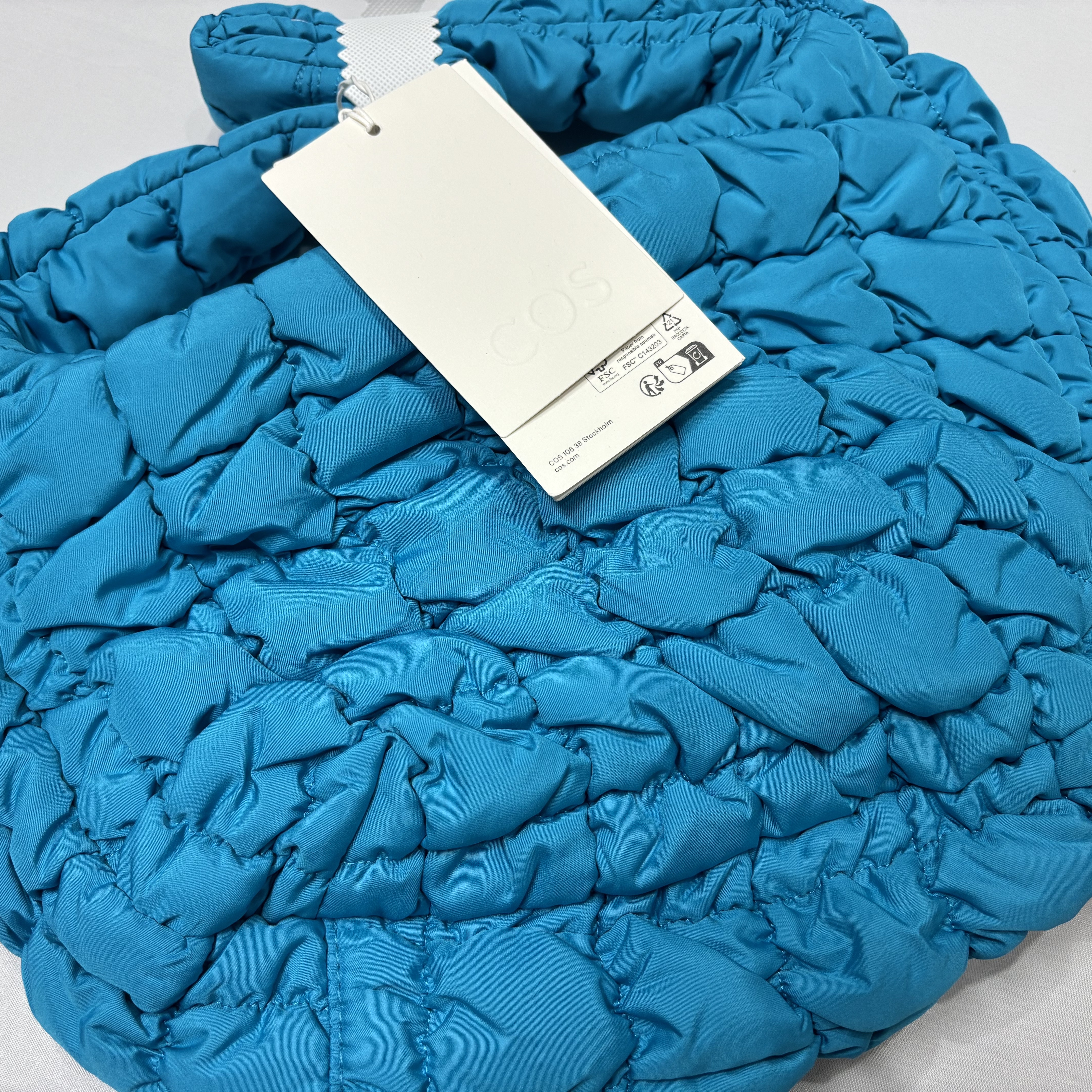 COS Quilted Mini Bag Bright Turquoise 착용 스타일