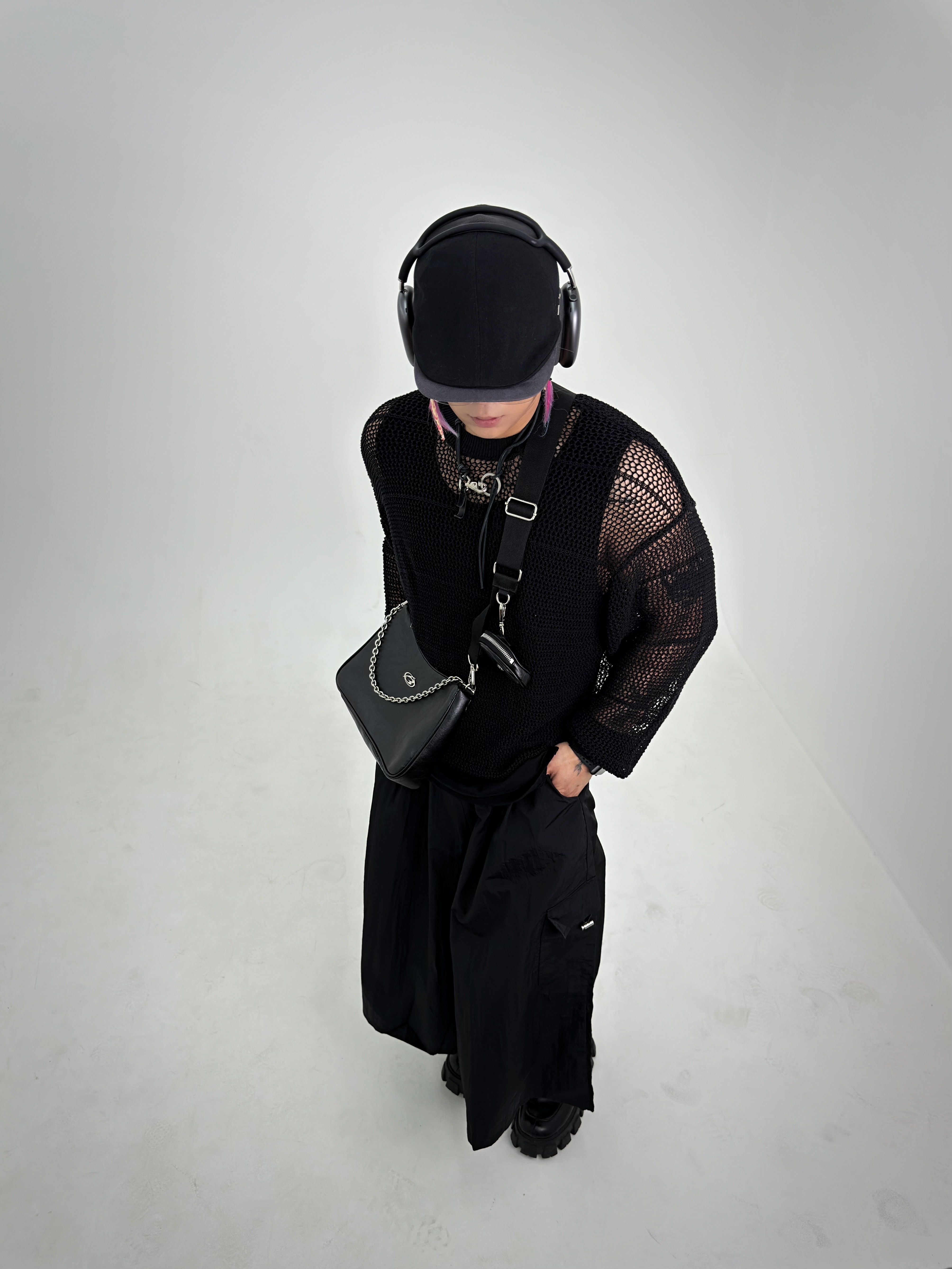 Prada Monolith Brushed Leather Lace-Up Shoes Black, Apple AirPods Max Lightning Space Gray (Korean Ver.) 착용 스타일 - 2