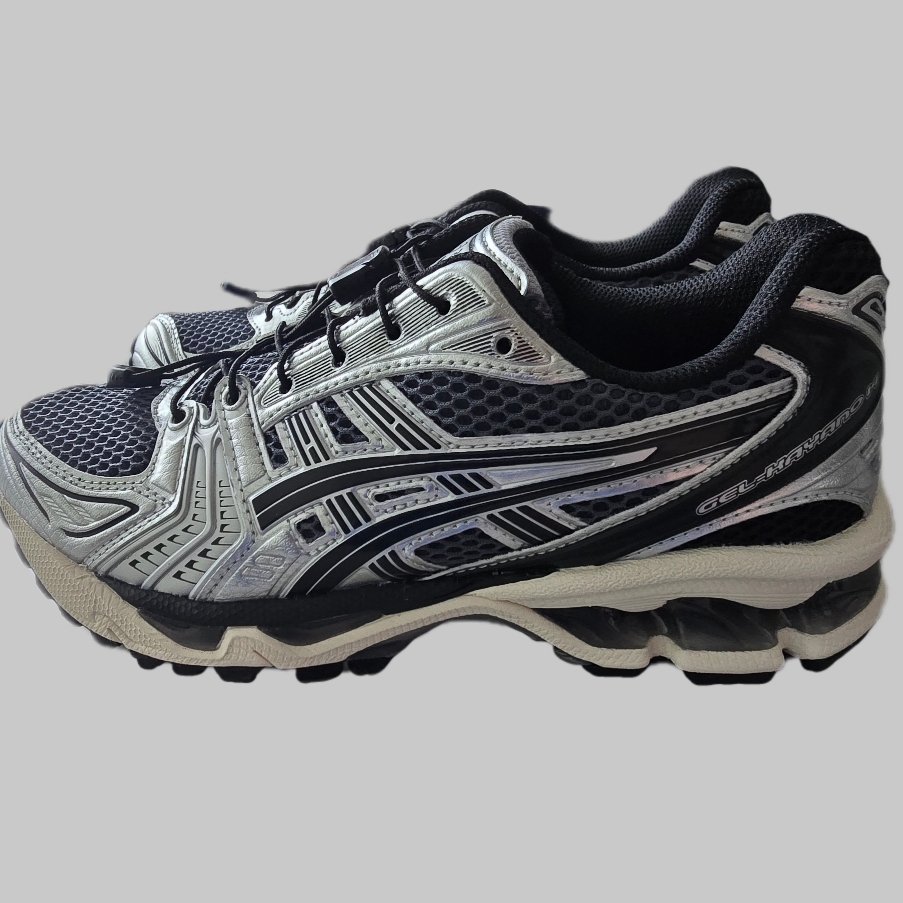 Asics Unlimited Gel-Kayano 14 Carrier Grey Black, Asics Jog 100 S White Black - 2E Wide 착용 스타일 - 1