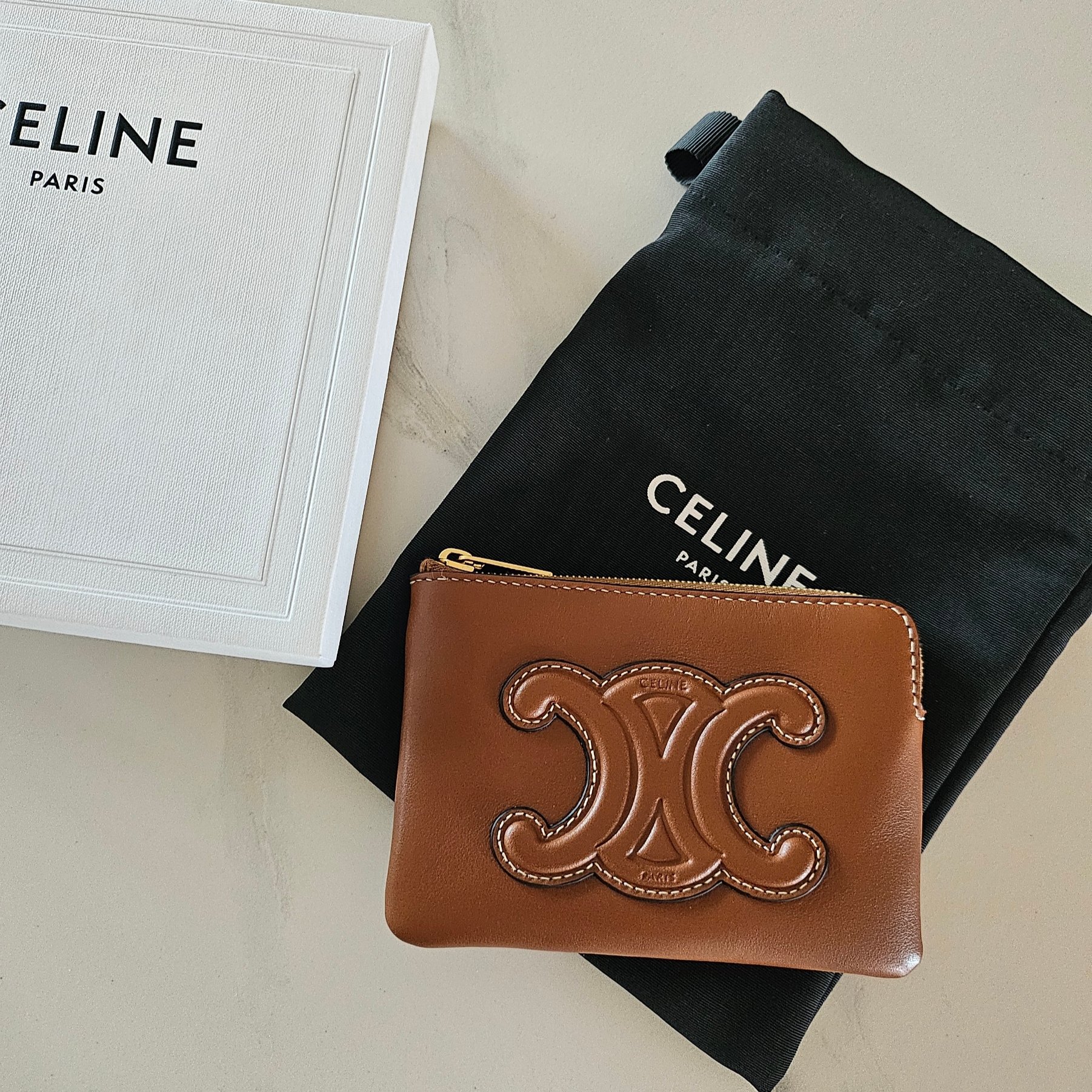 Celine Coin & Card Pouch Triomphe In Smooth Calfskin Tan 착용 스타일