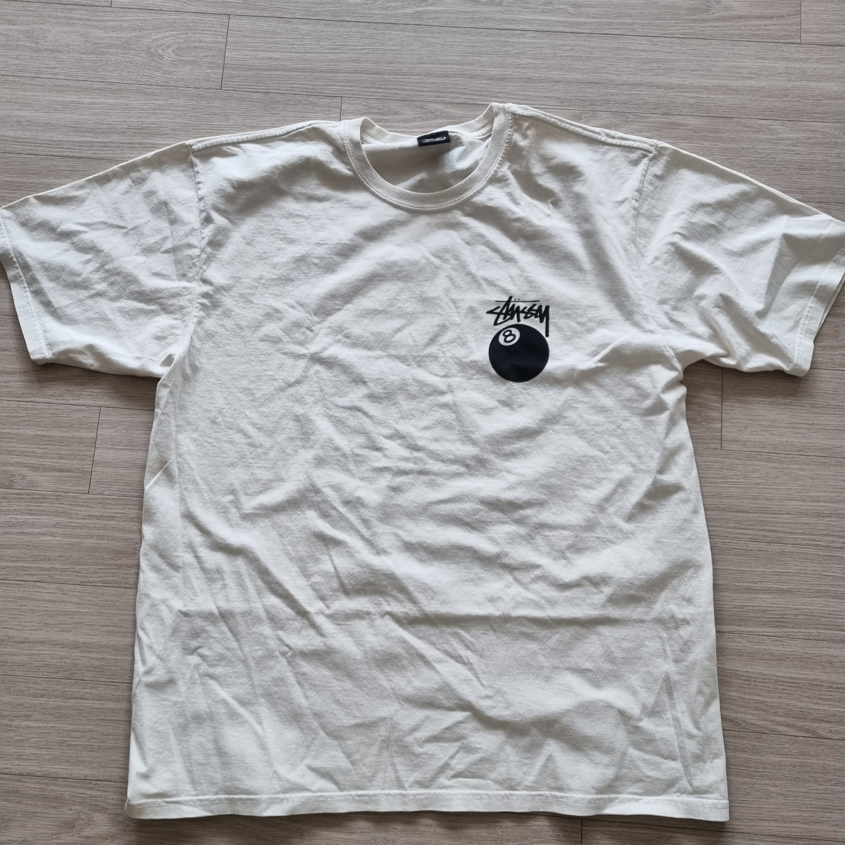 Stussy 8 Ball Pigment Dyed T-Shirt Natural 착용 스타일 - 1