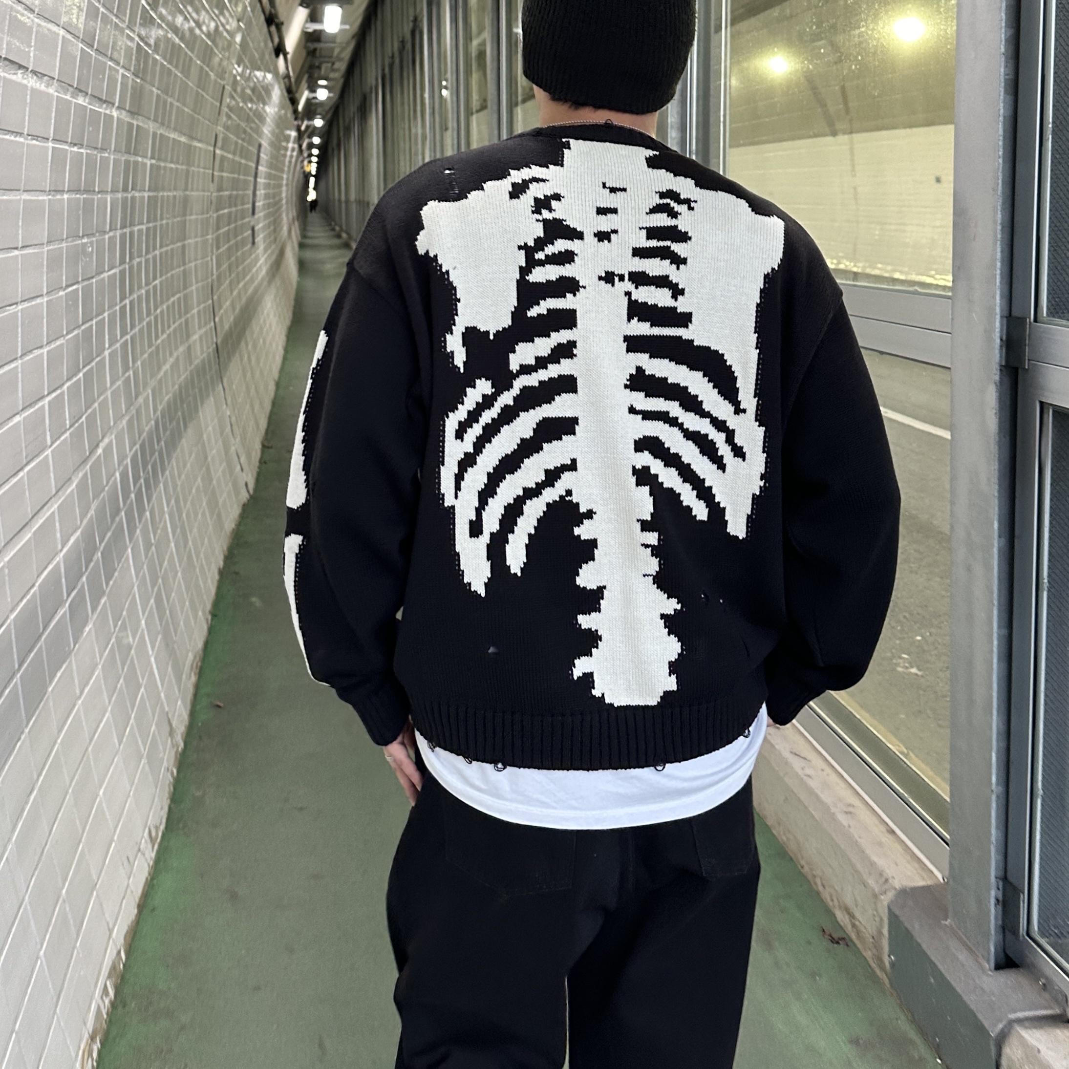 Kapital 5G Cotton Knit Bone Crewneck Sweater Black 착용 스타일 - 1