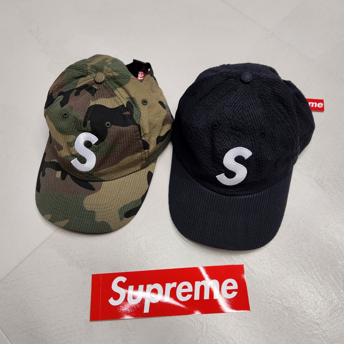 Supreme Seersucker S Logo 6-Panel Woodland Camo - 24SS, Supreme Seersucker S Logo 6-Panel Black - 24SS 착용 스타일