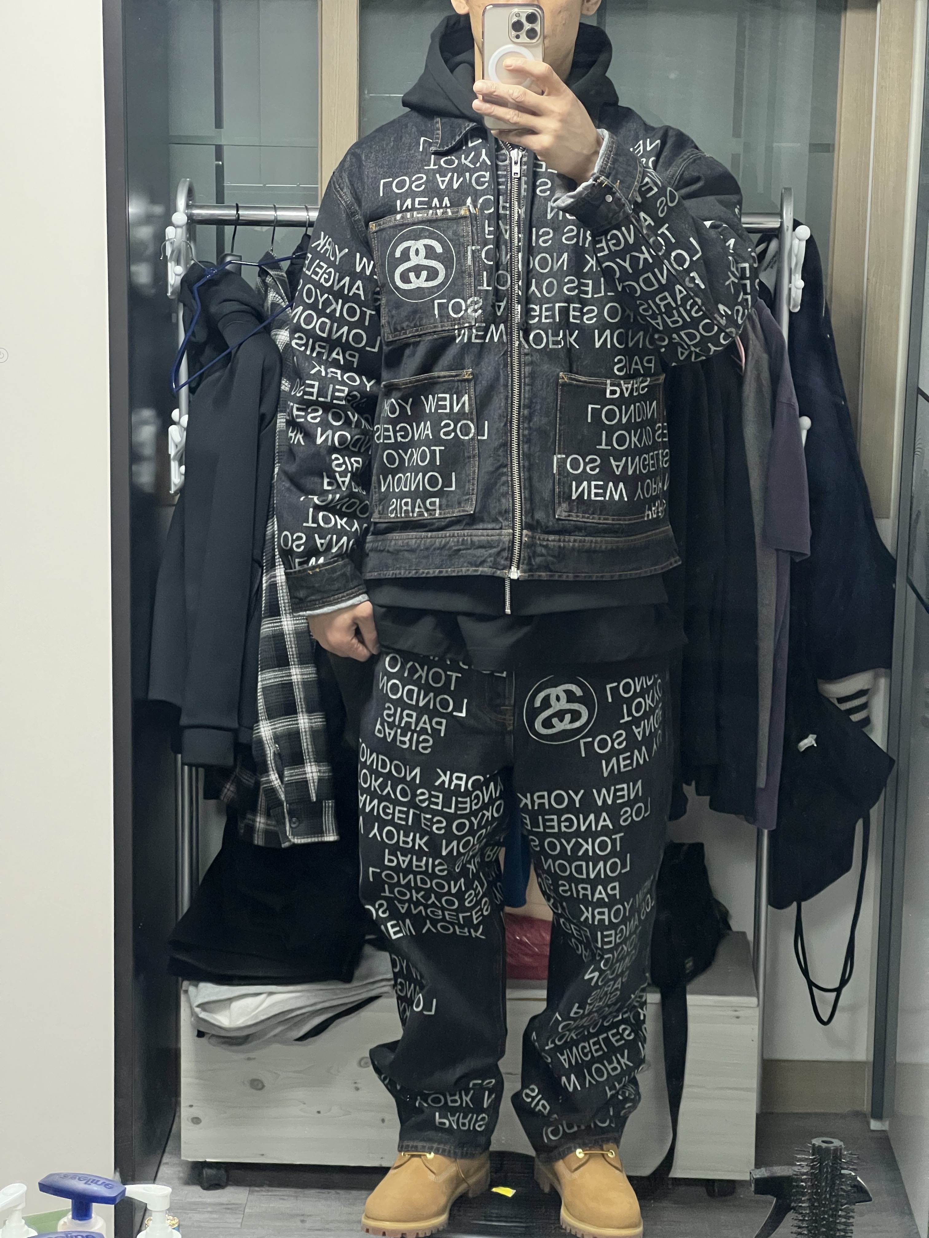 Stussy Big OL’ Jean City Link Denim Washed Black 착용 스타일