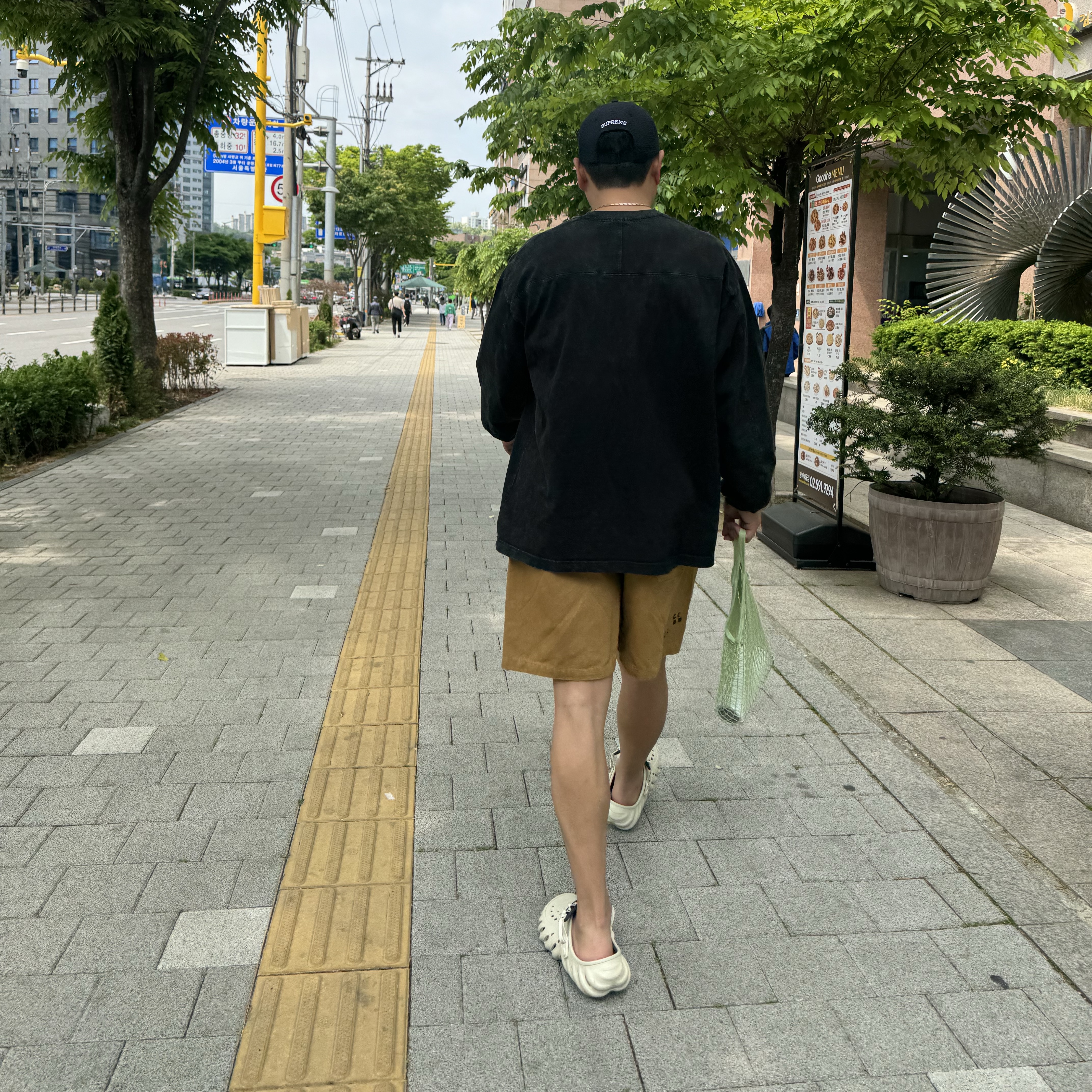 Supreme Seersucker S Logo 6-Panel Black - 24SS, Crocs Echo Clog Bone Black 착용 스타일 - 2