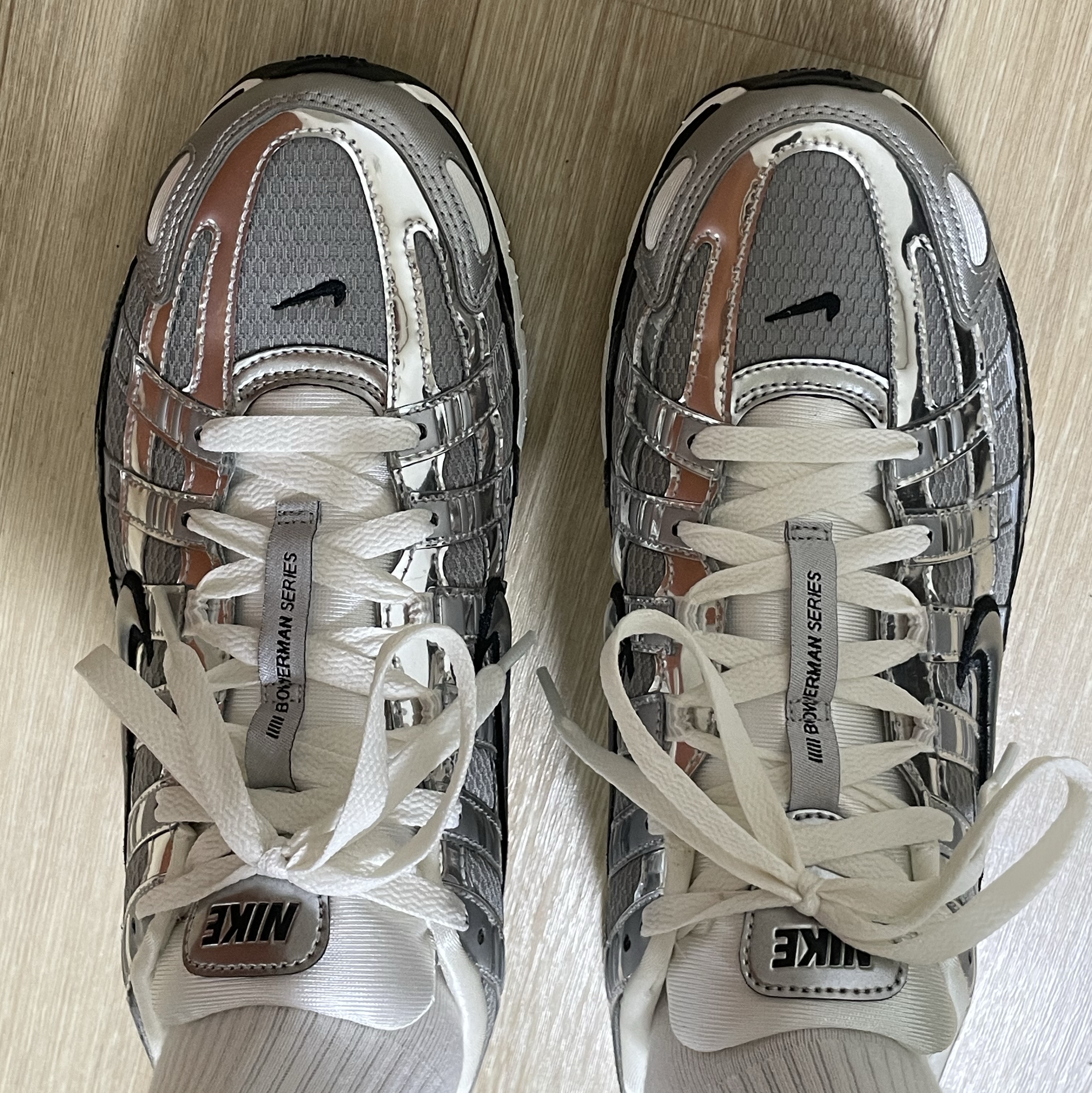 Nike P-6000 Metallic Silver 착용 스타일 - 1