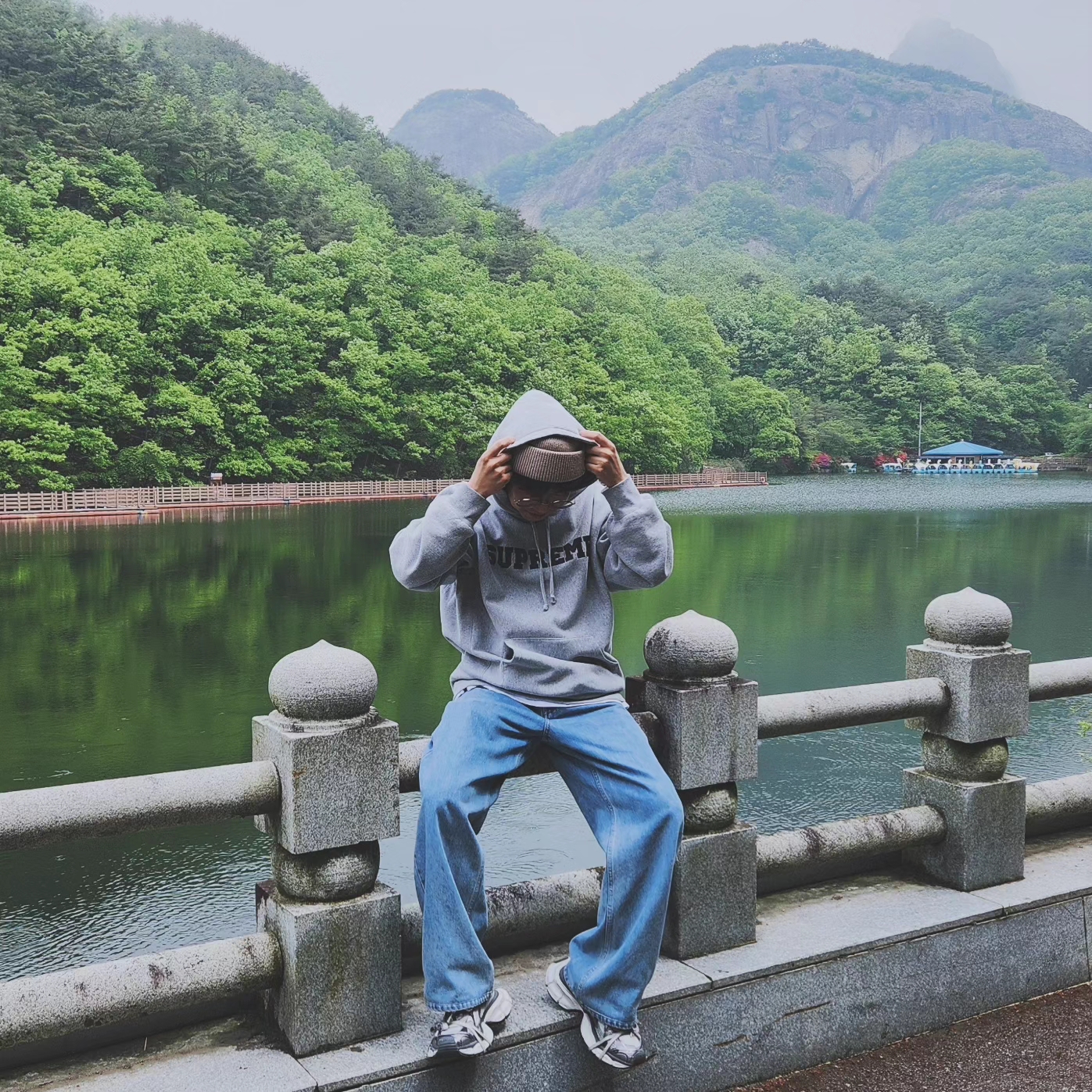 Supreme Collegiate Hooded Sweatshirt Heather Grey - 24SS, Balenciaga 3XL Sneakers Grey White Red 착용 스타일 - 2