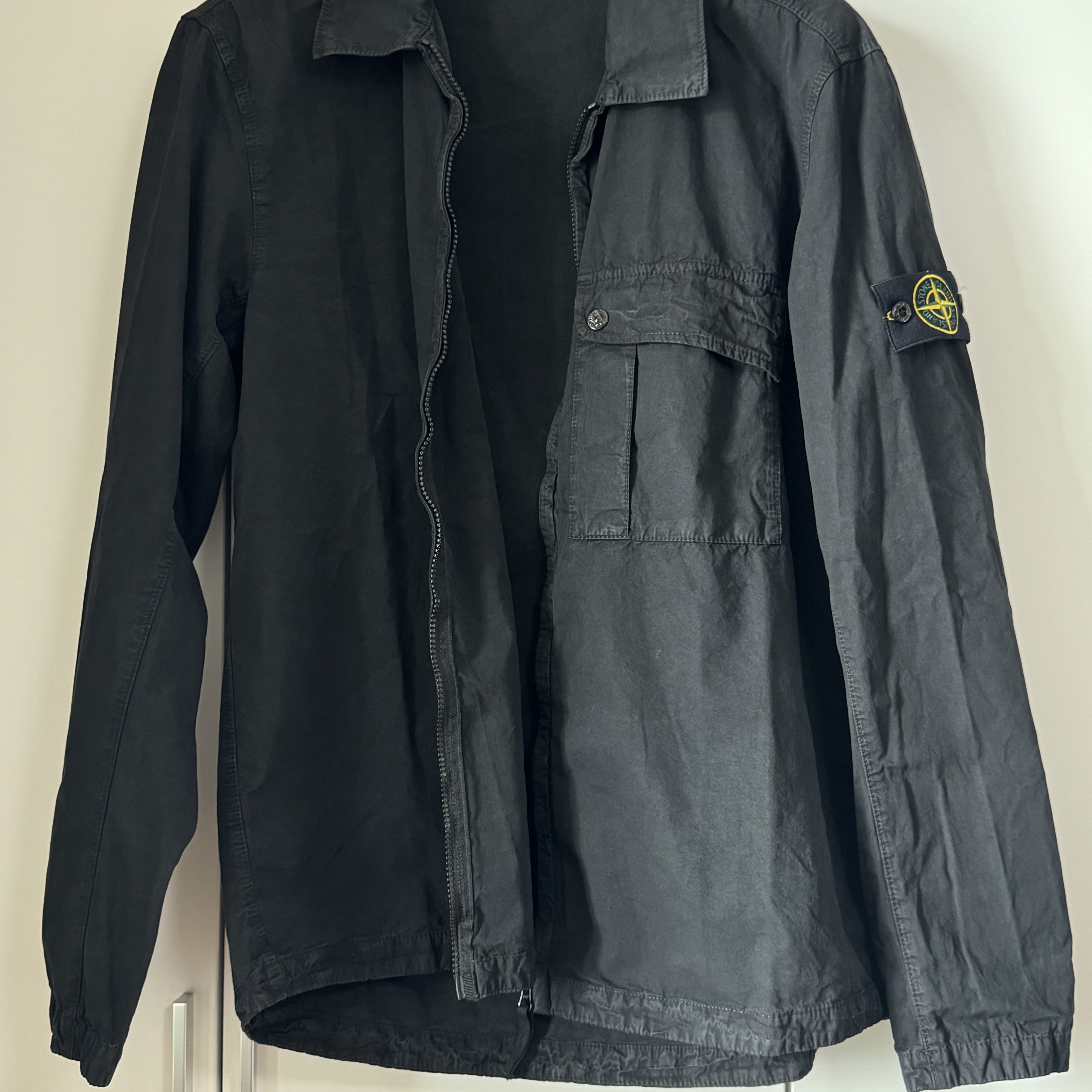 Stone Island 119WN Old Treatment Garment Dyed Overshirt Black - 24SS 착용 스타일
