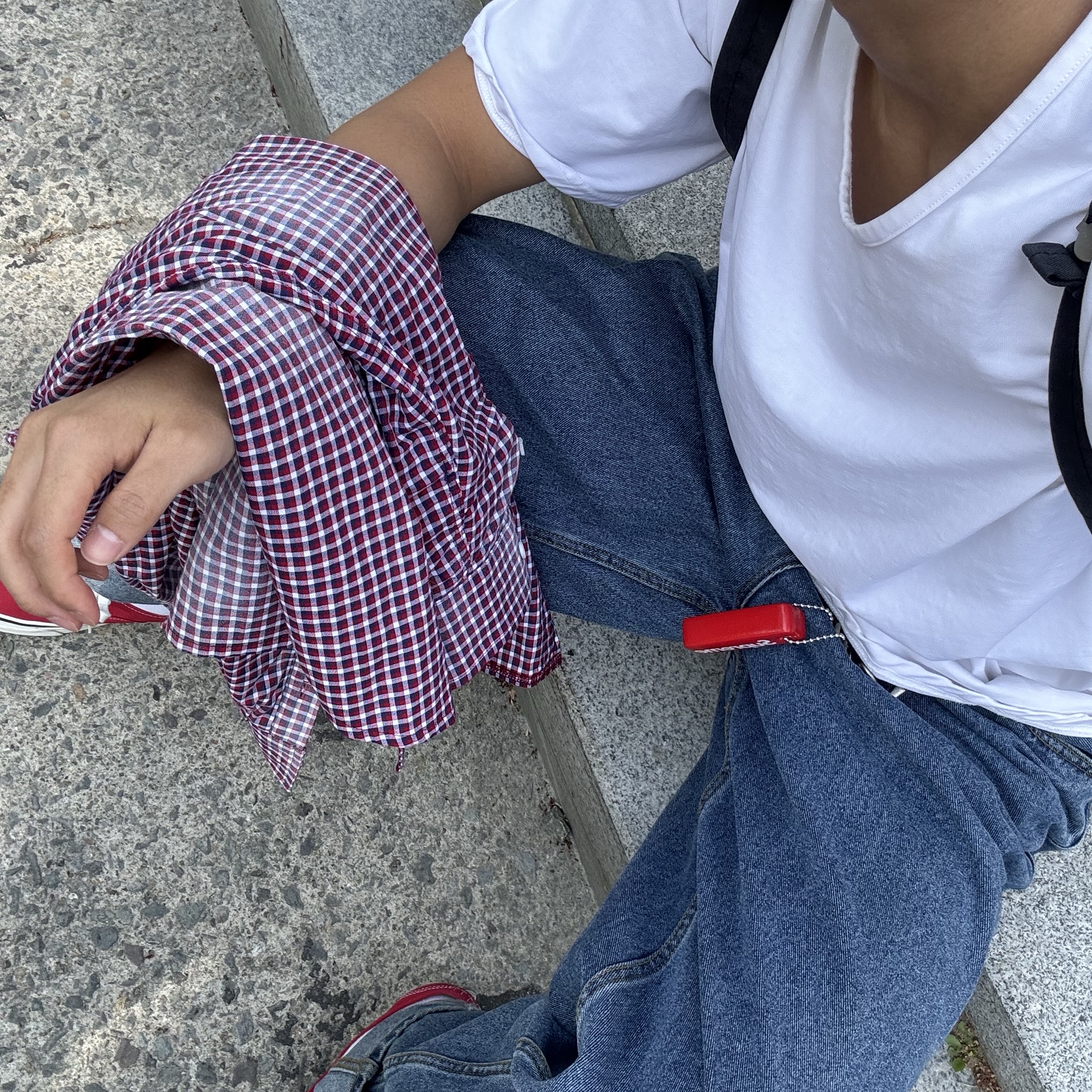 Supreme Floating Keychain Red - 23FW 착용 스타일 - 2