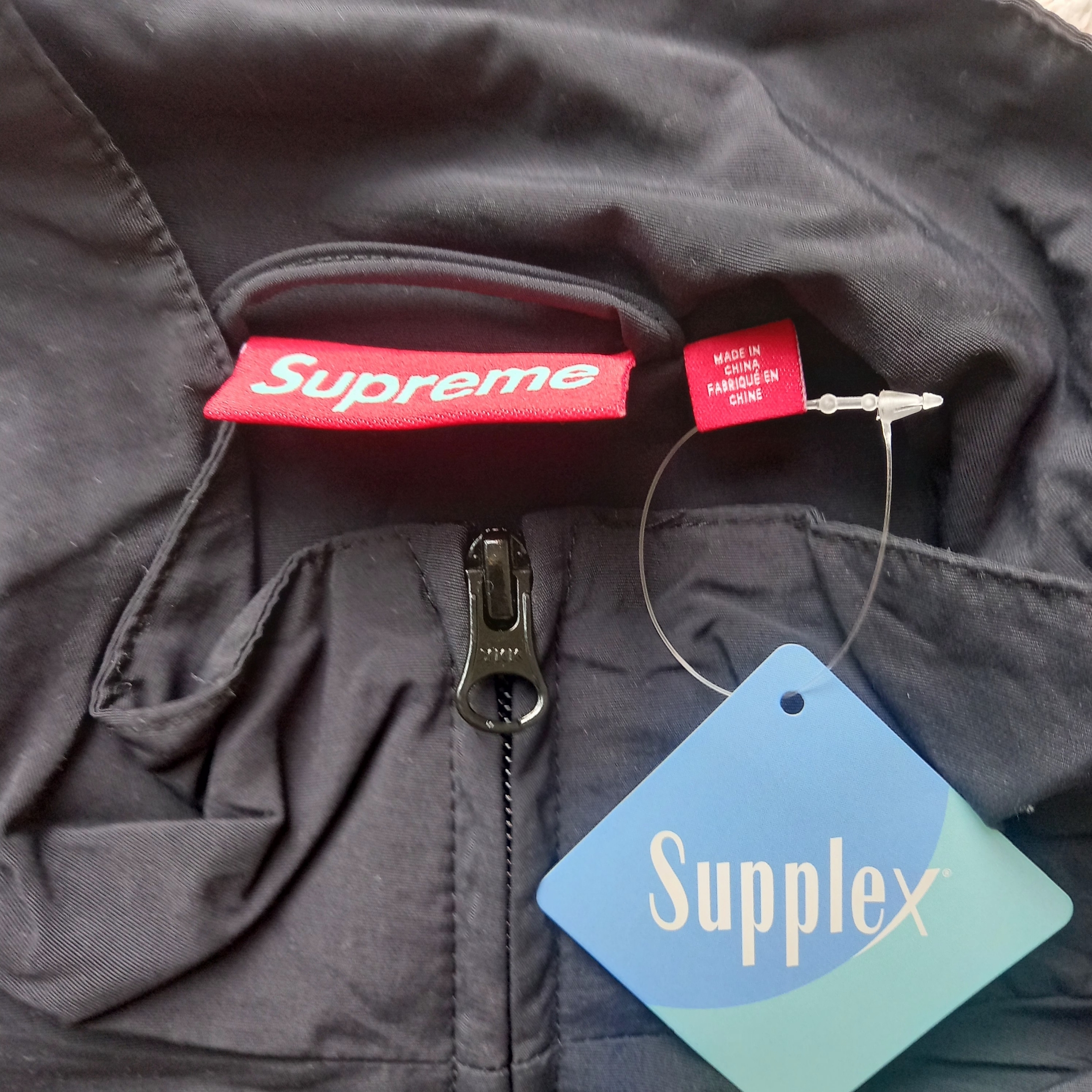 Supreme Curve Track Jacket Black - 24SS, Supreme Curve Nylon Short Black - 24SS 착용 스타일 - 8