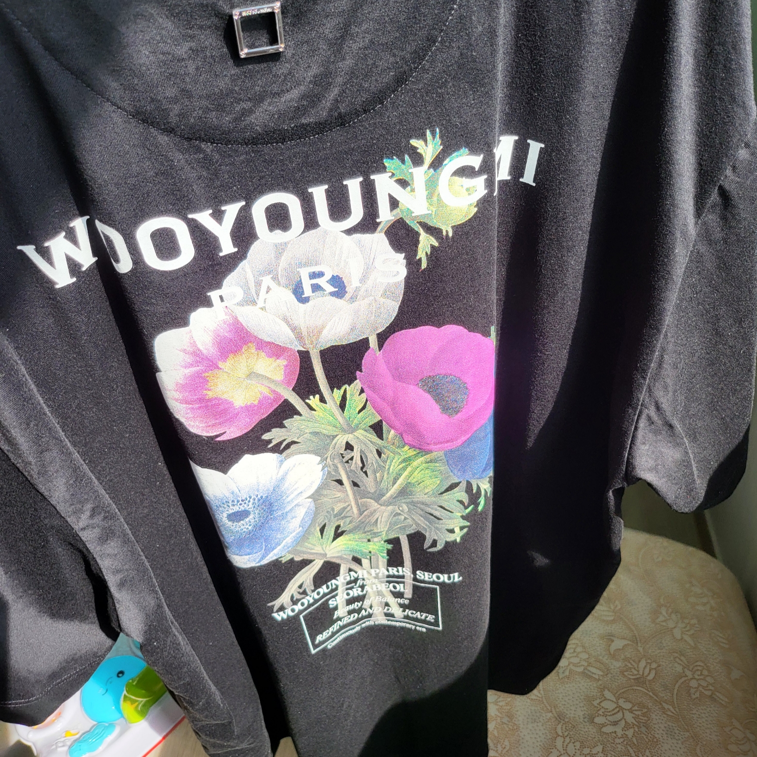 Wooyoungmi Flower Print Back Logo T-Shirt Black - 23FW 착용 스타일 - 2