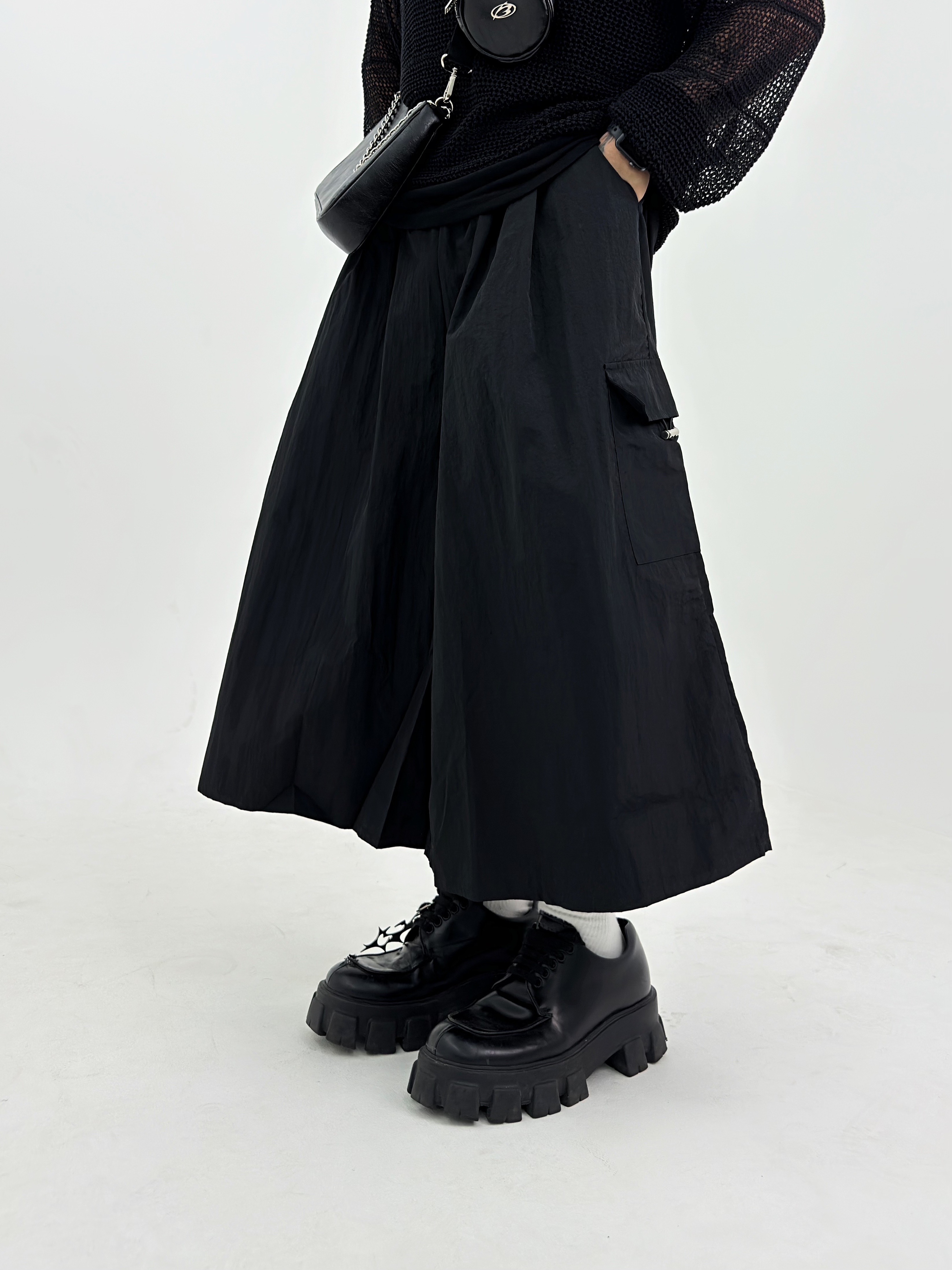 Prada Monolith Brushed Leather Lace-Up Shoes Black, Apple AirPods Max Lightning Space Gray (Korean Ver.) 착용 스타일 - 7