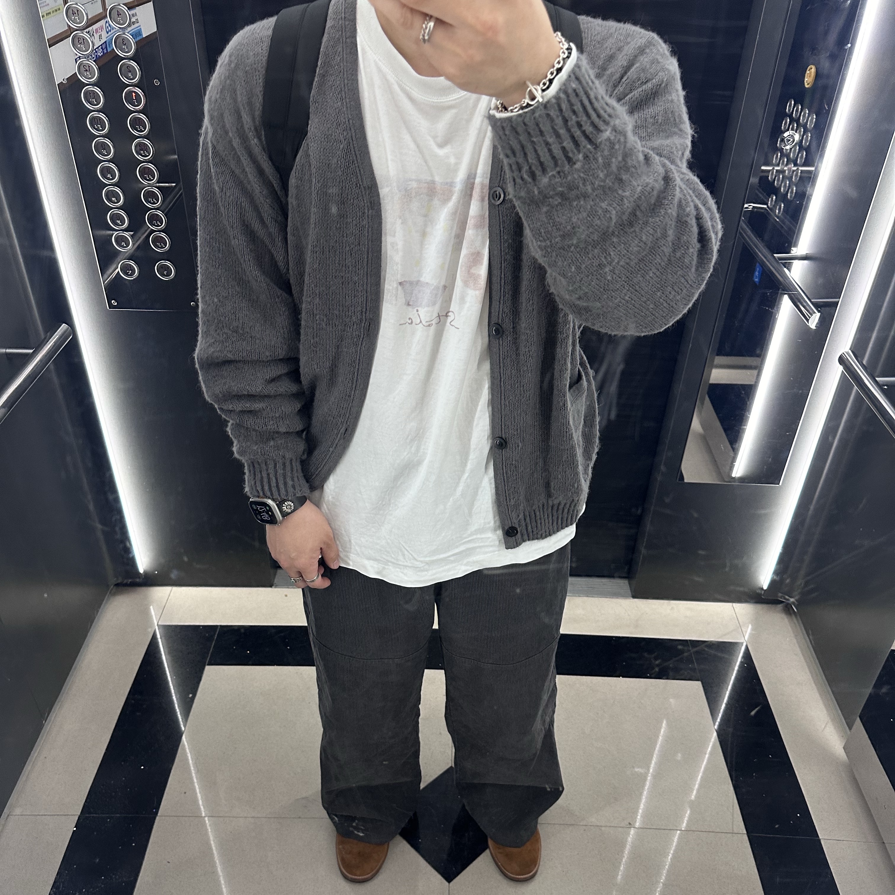 [프리오더] Polyteru Desert Boots Deep Brown, Amiacalva Gabardine Backpack Black 착용 스타일