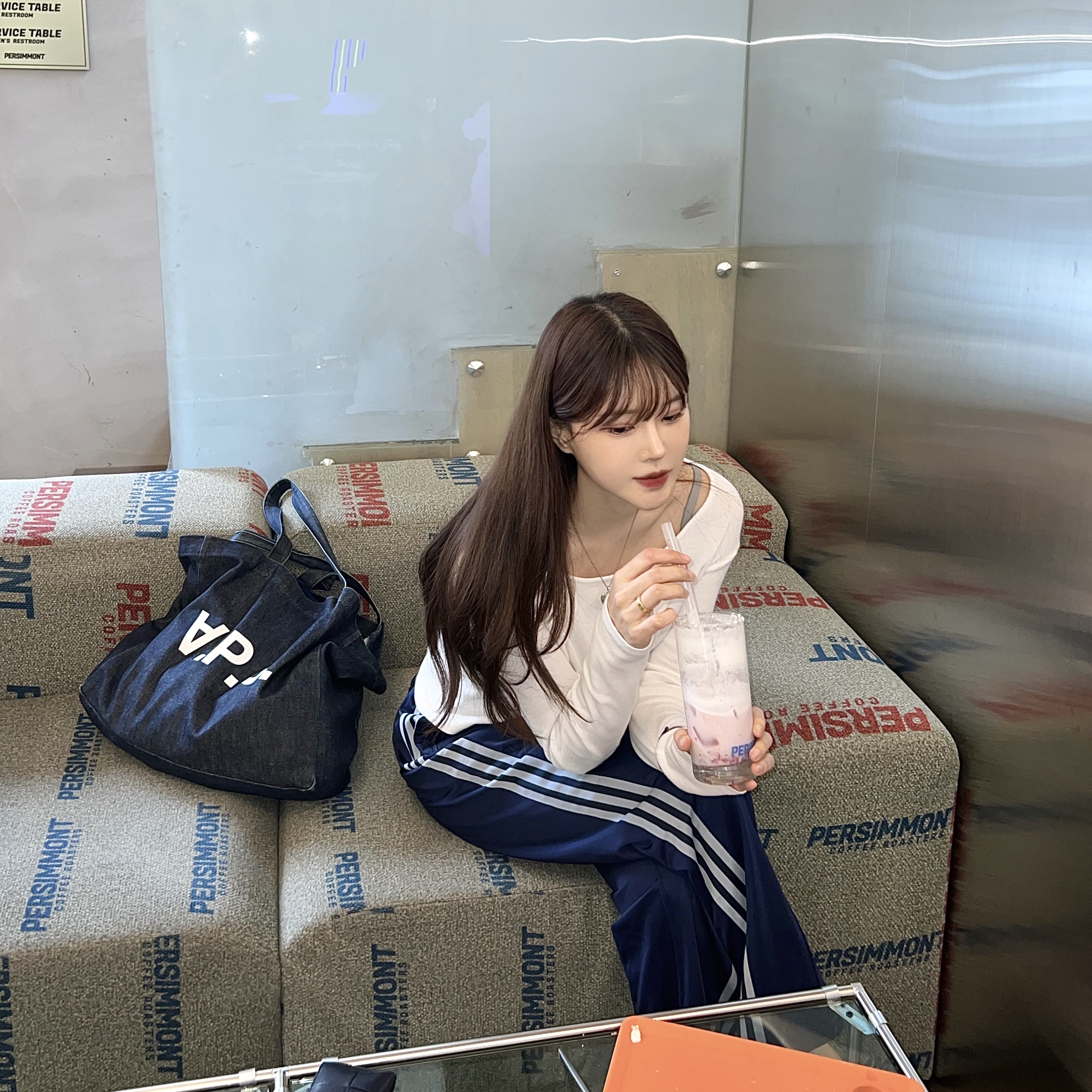 아디다스 오리지널스 베켄바우어 트랙 팬츠 나이트 인디고 - KR 사이즈, 아디다스 삼바 OG 클라우드 화이트 착용 스타일 - 1