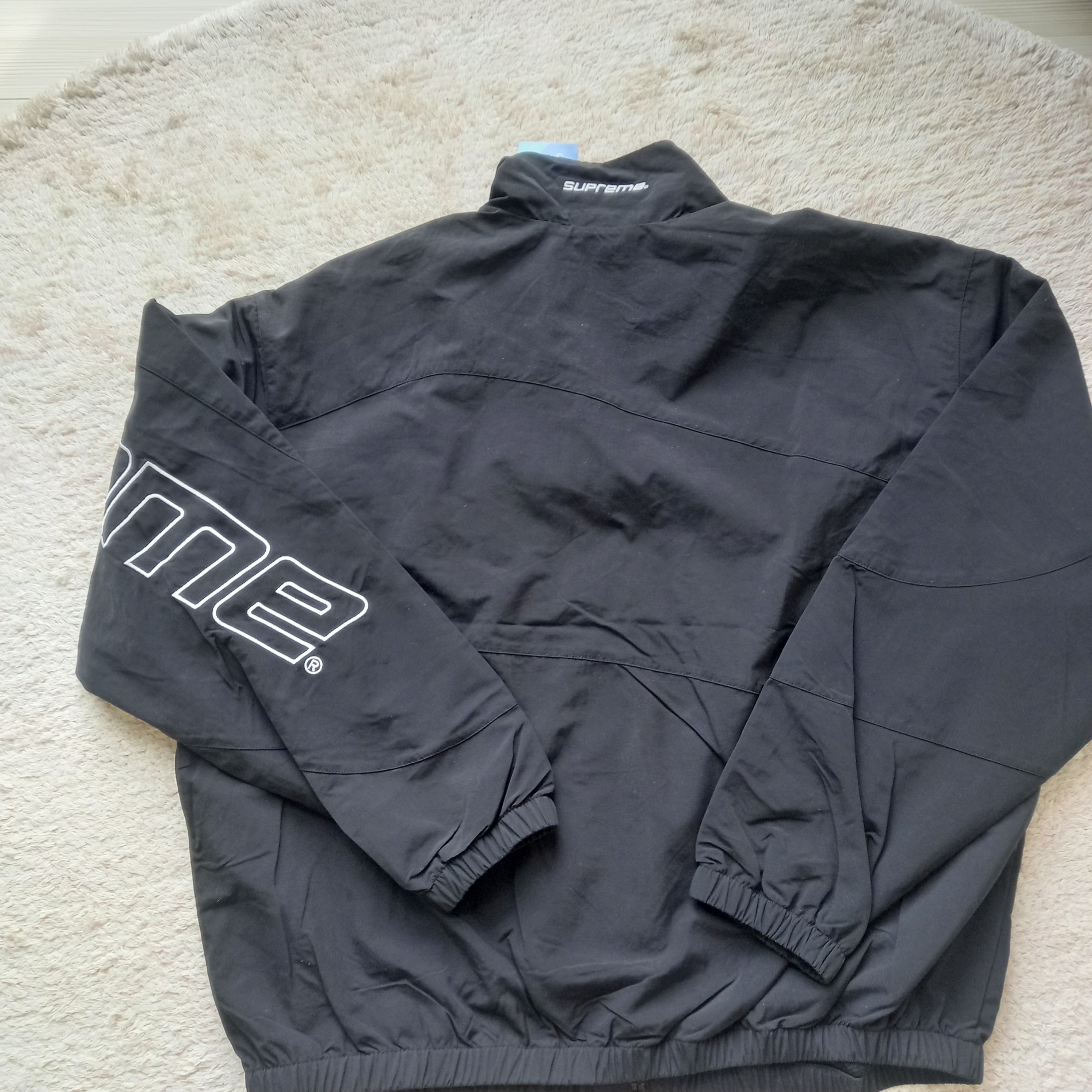 Supreme Curve Track Jacket Black - 24SS, Supreme Curve Nylon Short Black - 24SS 착용 스타일 - 7