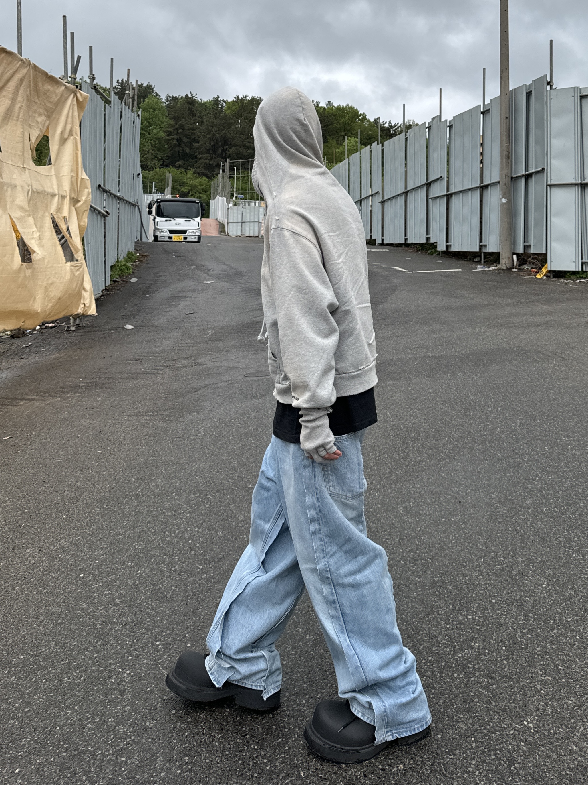 Balenciaga Steroid Derby Black, Project G/R Zygon Zip Hoodie Melange Grey 착용 스타일 - 1