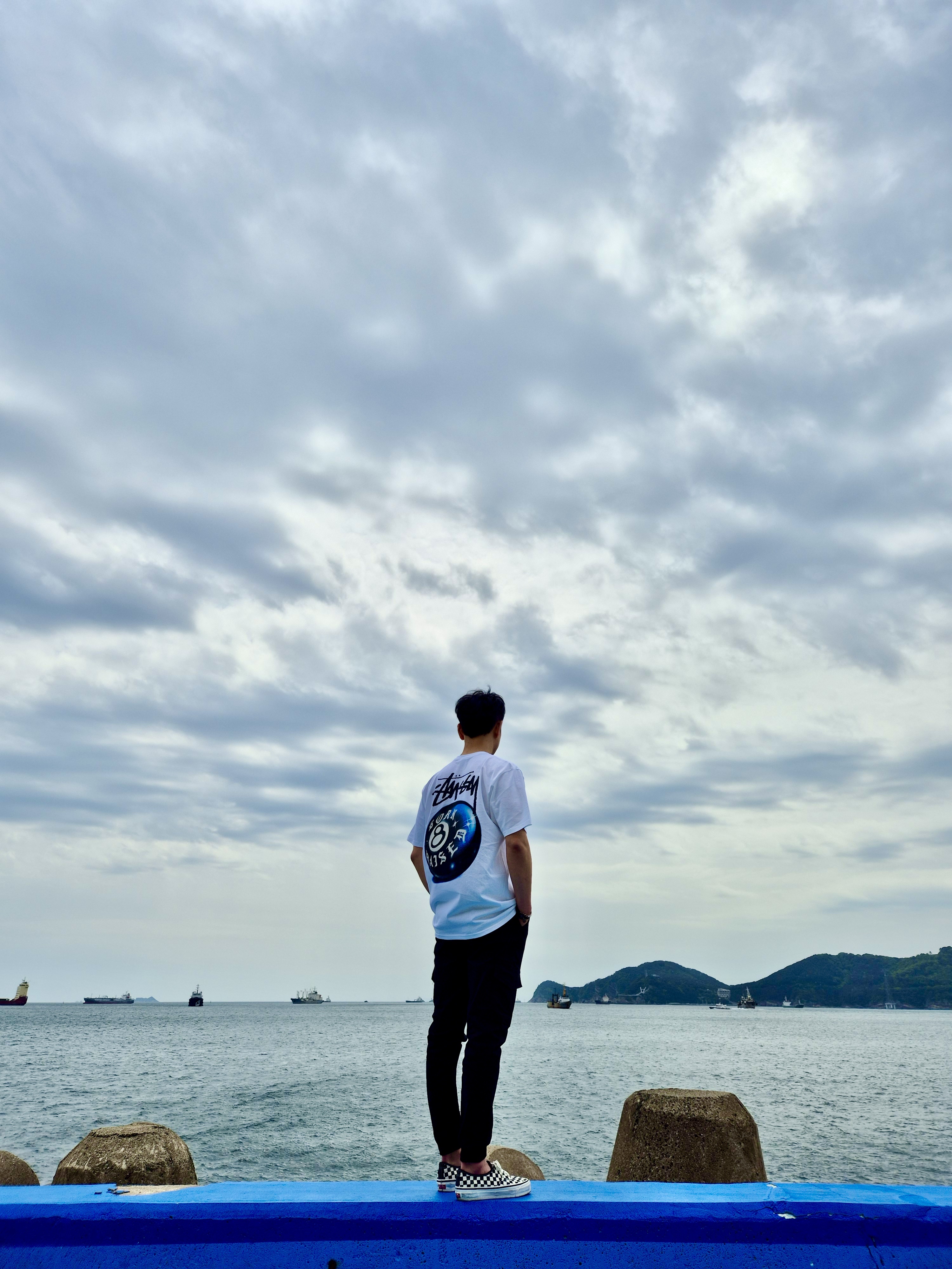 Stussy x Born X Raised 8 Ball T-Shirt White 착용 스타일 - 1