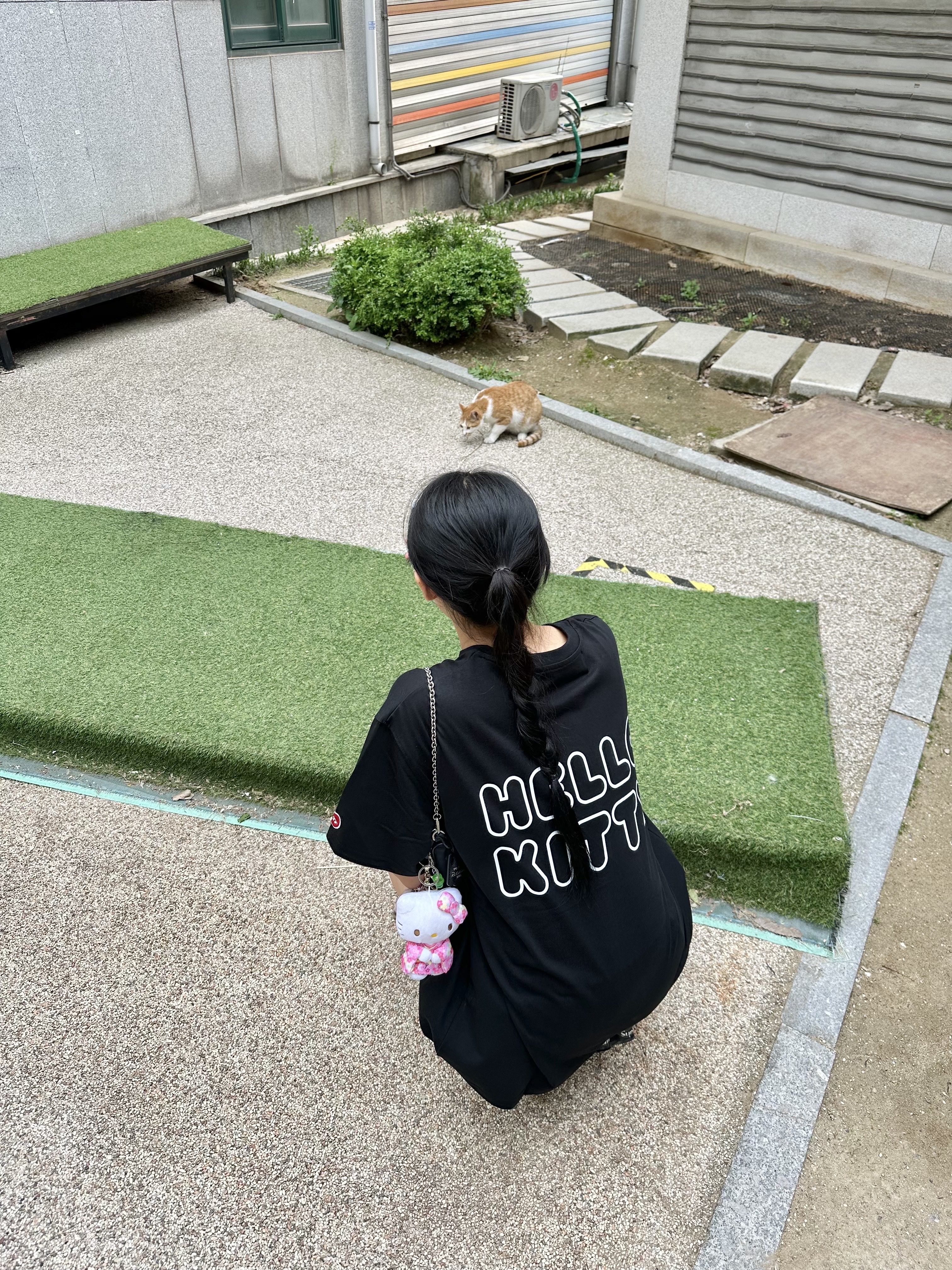 Open Yy x Hello Kitty T-Shirt Black 착용 스타일 - 5
