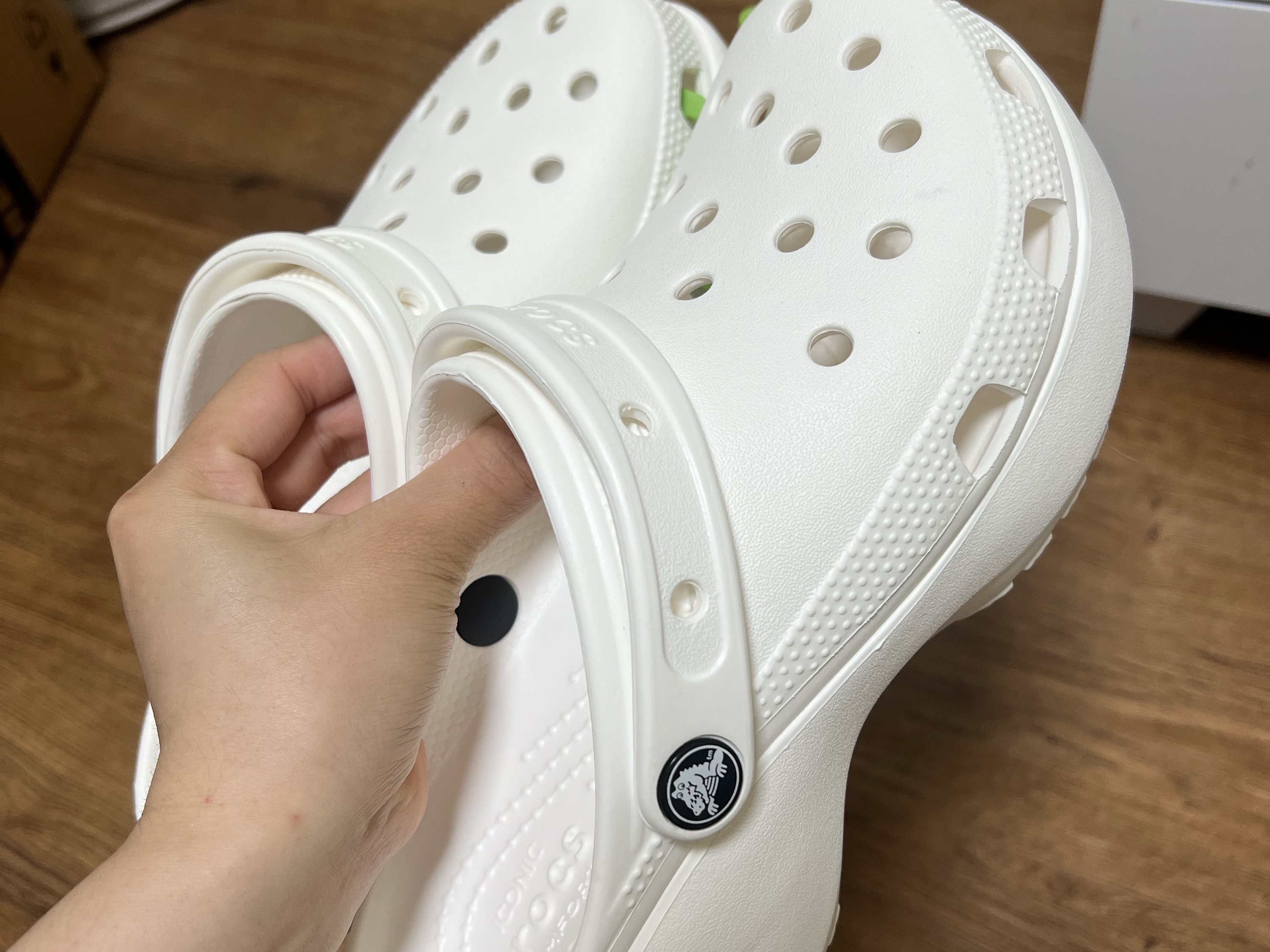 (W) Crocs Classic Platform Clog White 착용 스타일