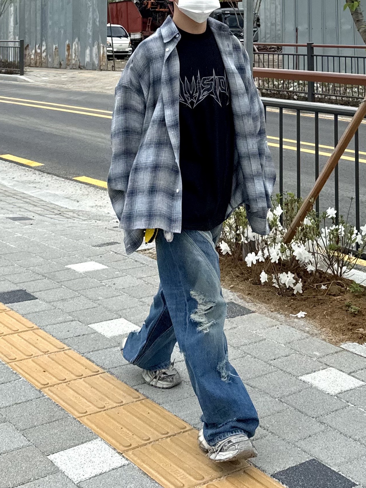 Nonnod Flexible String Check Shirt Japanese Linen Blue, Civision by CSC Vision Distressed Denim Pants Washed Blue 착용 스타일 - 1