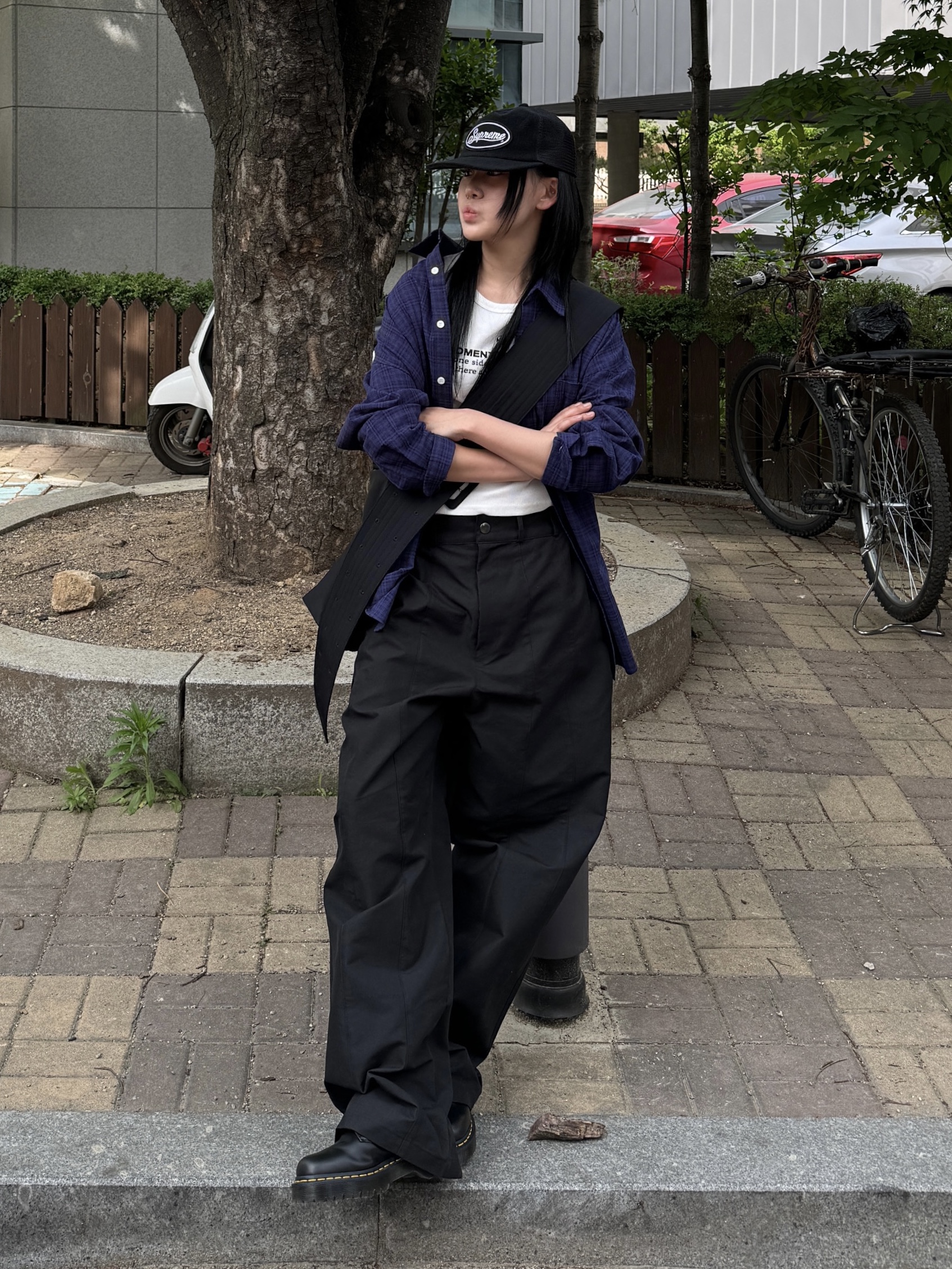 Dr. Martens 1461 Bex Black, Supreme Terry Mesh Back 5-Panel Black - 24SS 착용 스타일 - 2