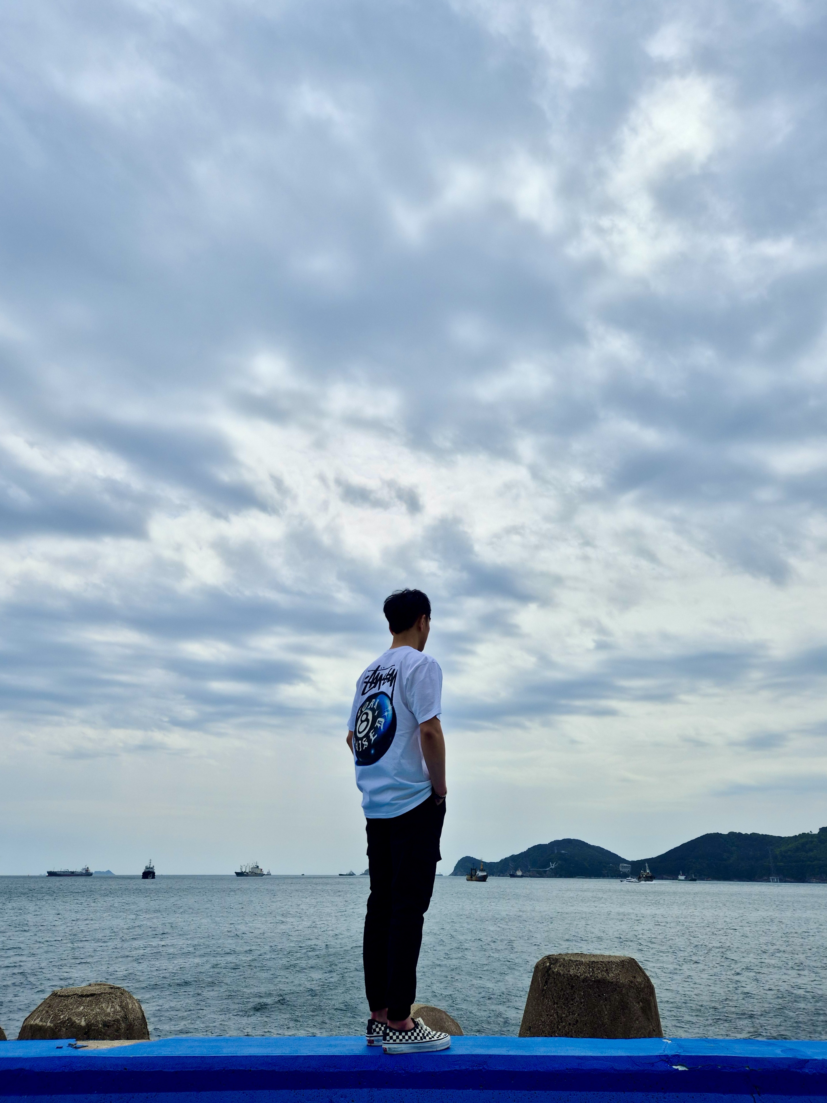 Stussy x Born X Raised 8 Ball T-Shirt White 착용 스타일 - 3