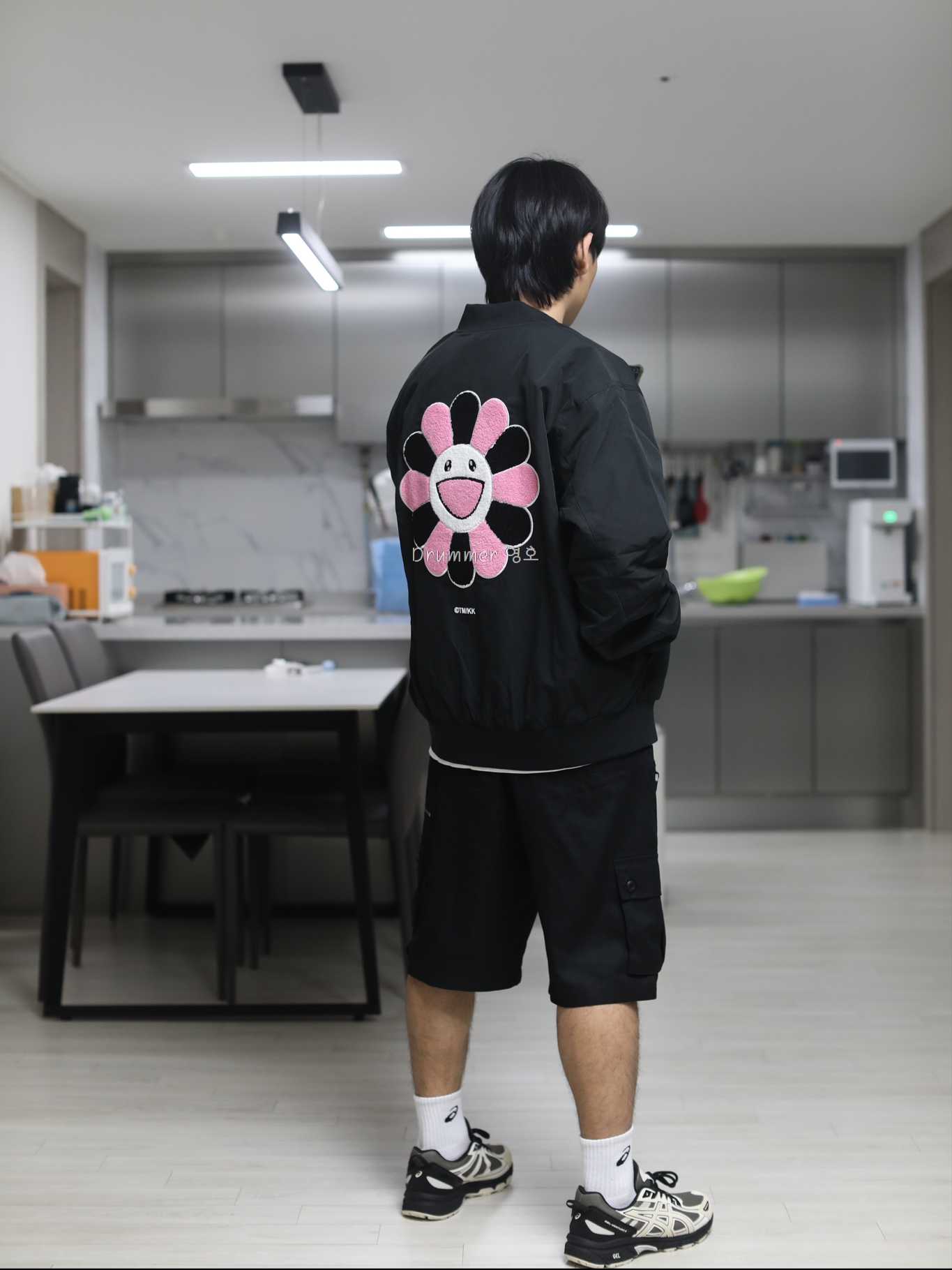 Kaikai Kiki x Blackpink Bomber Jacket Black, Asics Gel-Venture 6 Mink Vanila 착용 스타일 - 2