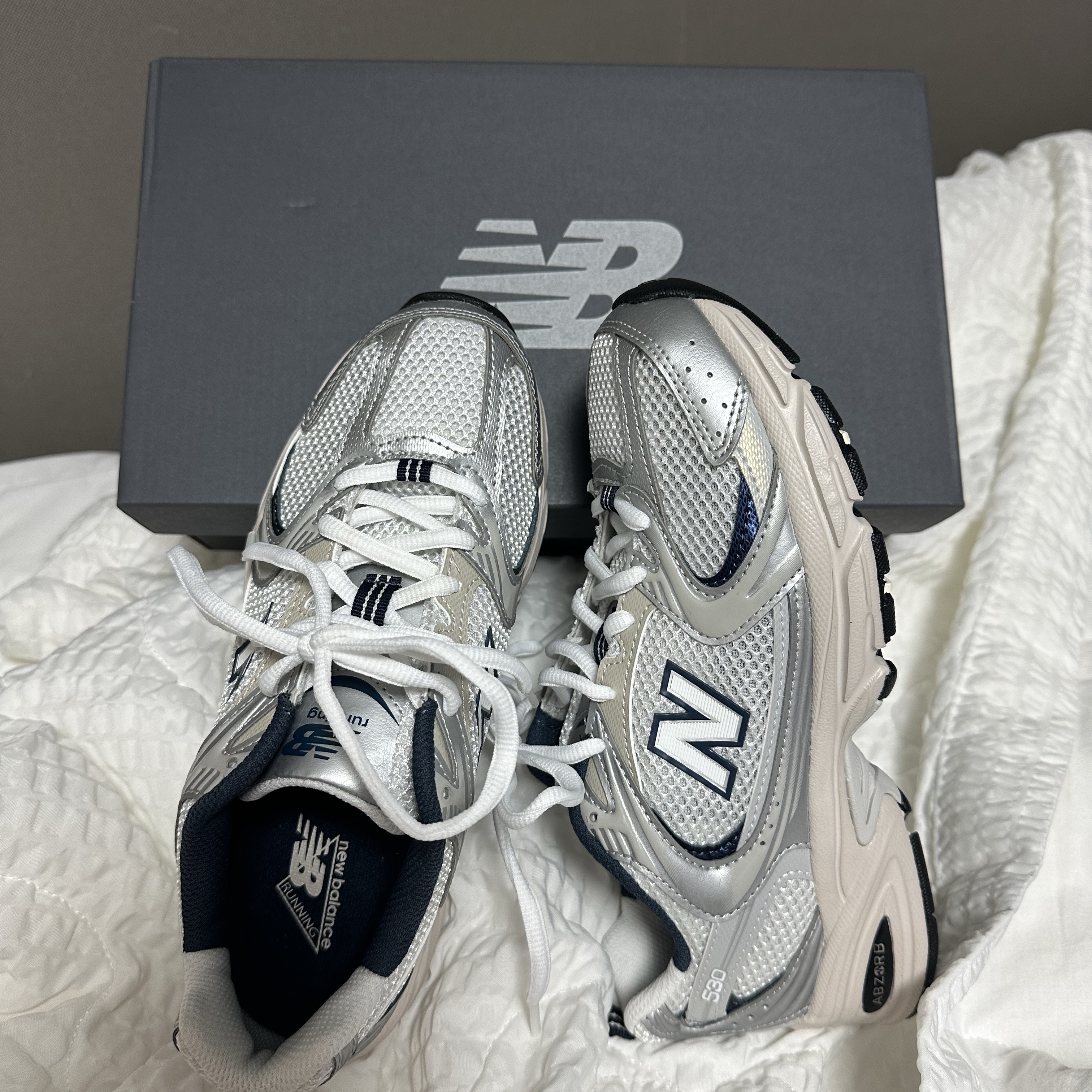 New Balance 530 Steel Grey 착용 스타일