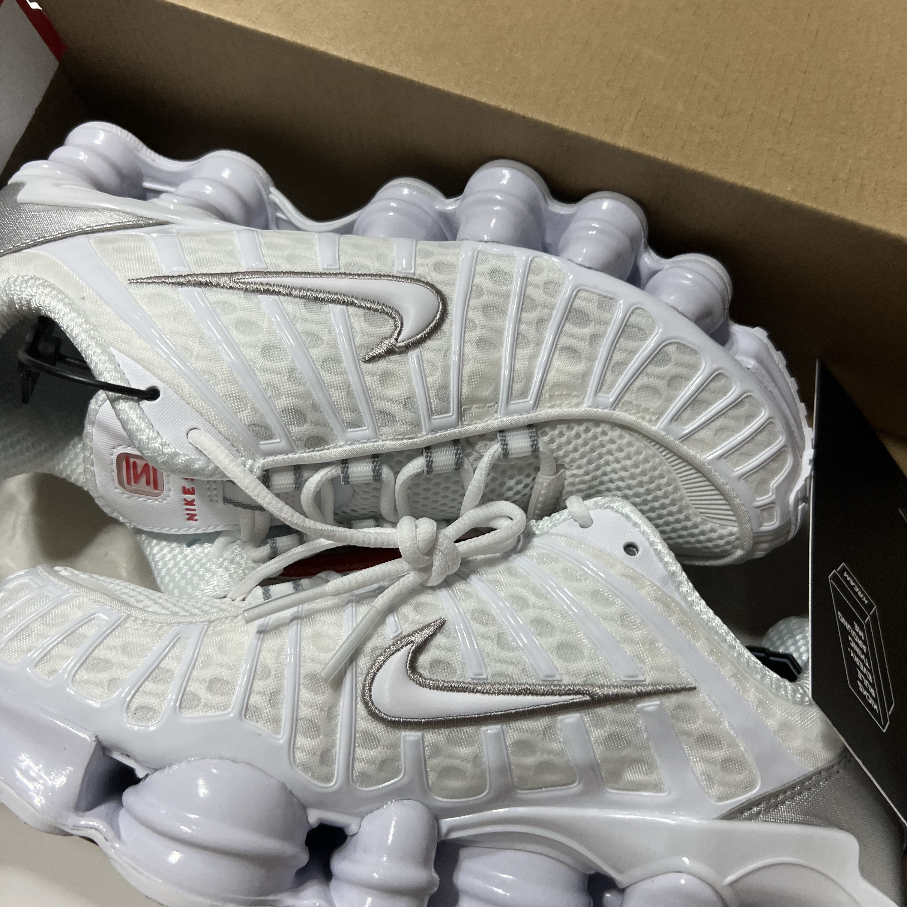 (W) Nike Shox TL White and Max Orange 착용 스타일