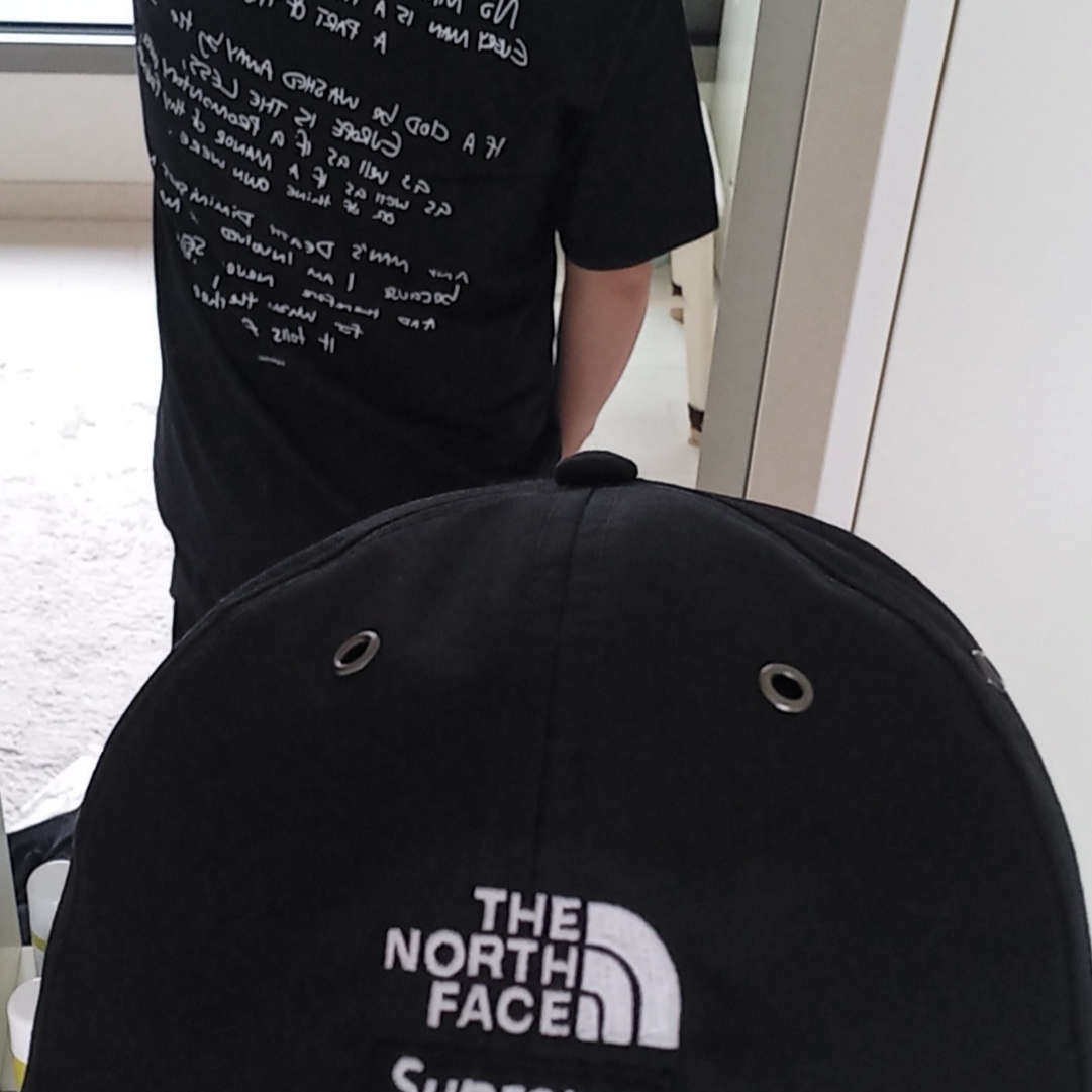 Supreme x Corteiz Rules The World T-Shirt Black - 23FW, Supreme x The North Face Split 6-Panel Black - 24SS 착용 스타일 - 3