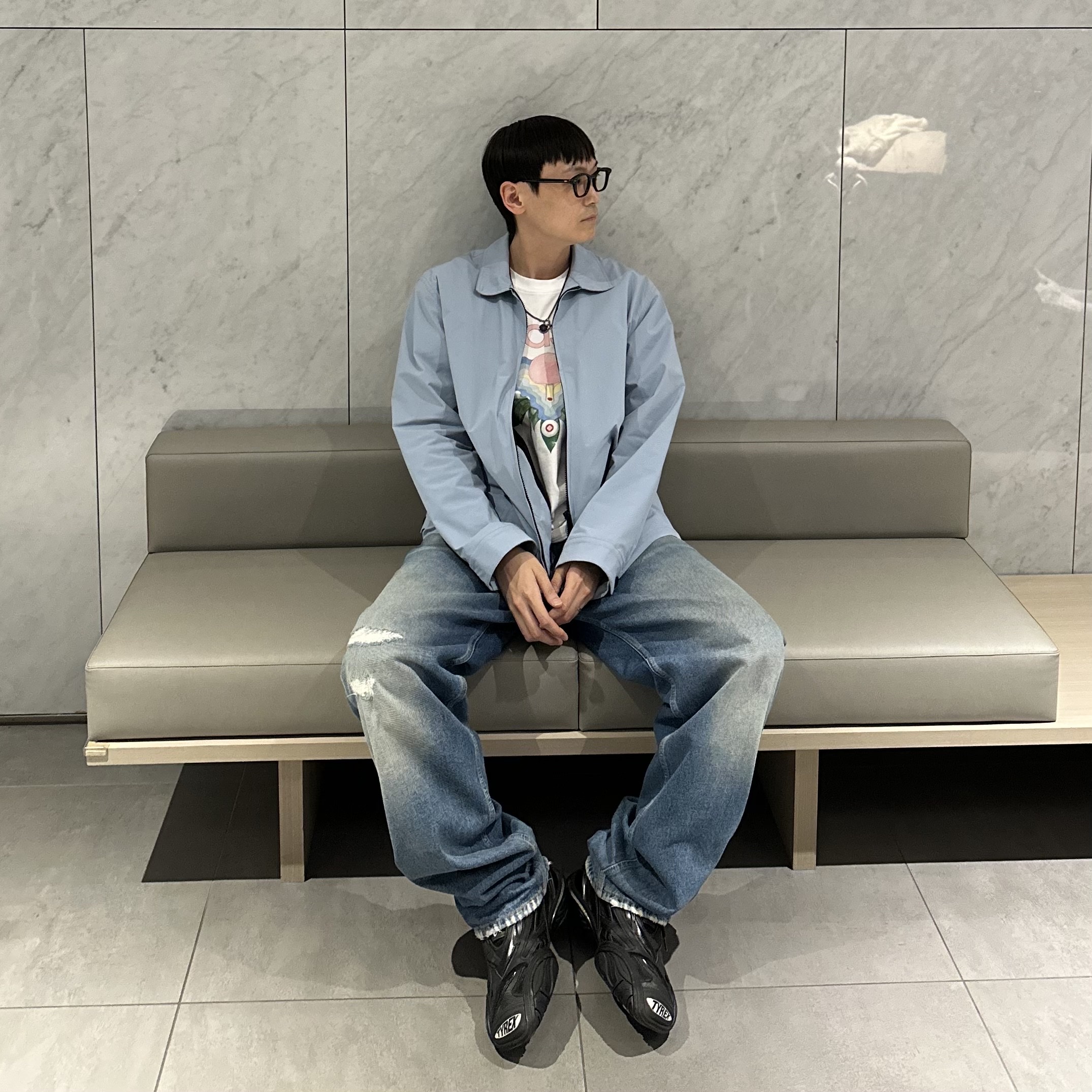 Balenciaga Tyrex Sneakers Black 착용 스타일 - 1