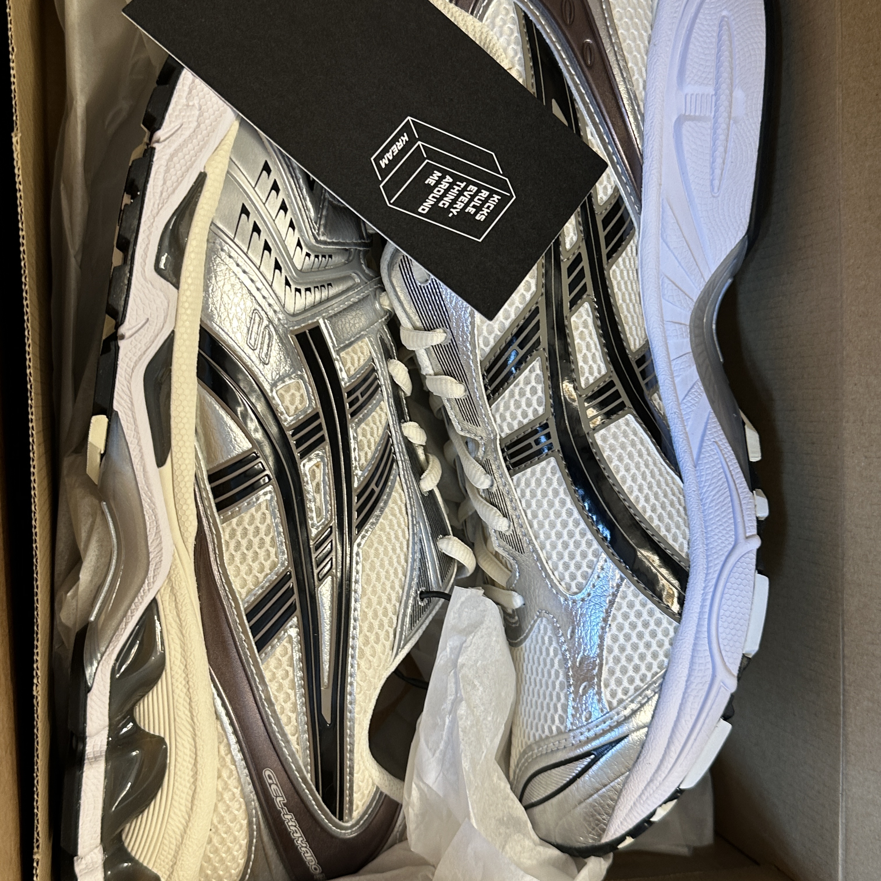 Asics Gel-Kayano 14 Cream Black 착용 스타일
