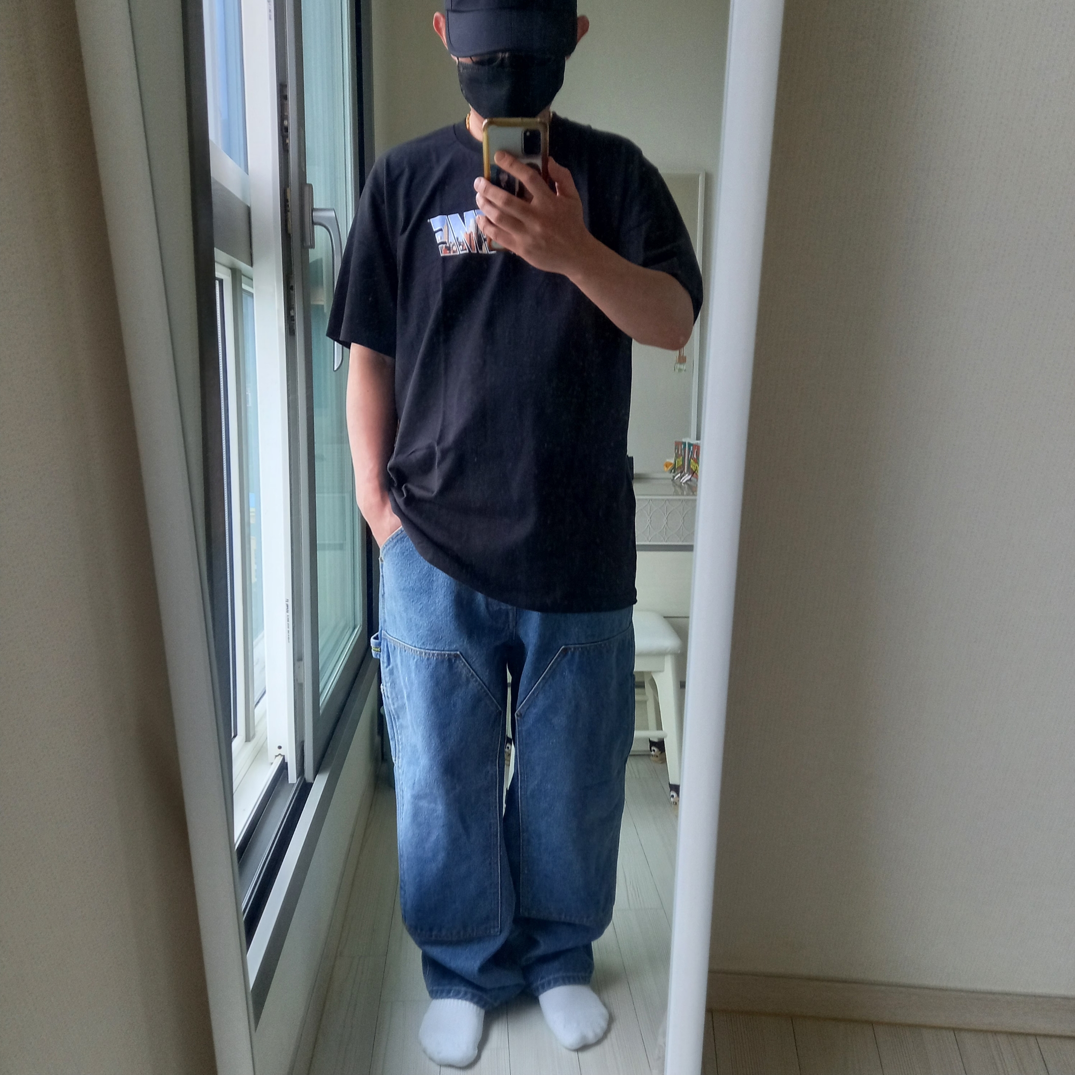 Supreme Gotham T-Shirt Black - 23FW, Supreme x The North Face Split 6-Panel Black - 24SS 착용 스타일 - 3