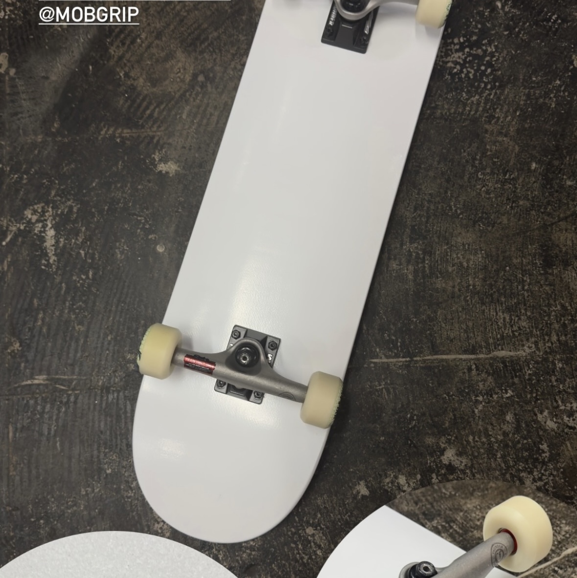 Supreme x MM6 Maison Margiela Skateboard White - 24SS, Carhartt WIP Dearborn Canvas Double Knee Pants Smoke Green Rinsed 착용 스타일 - 2