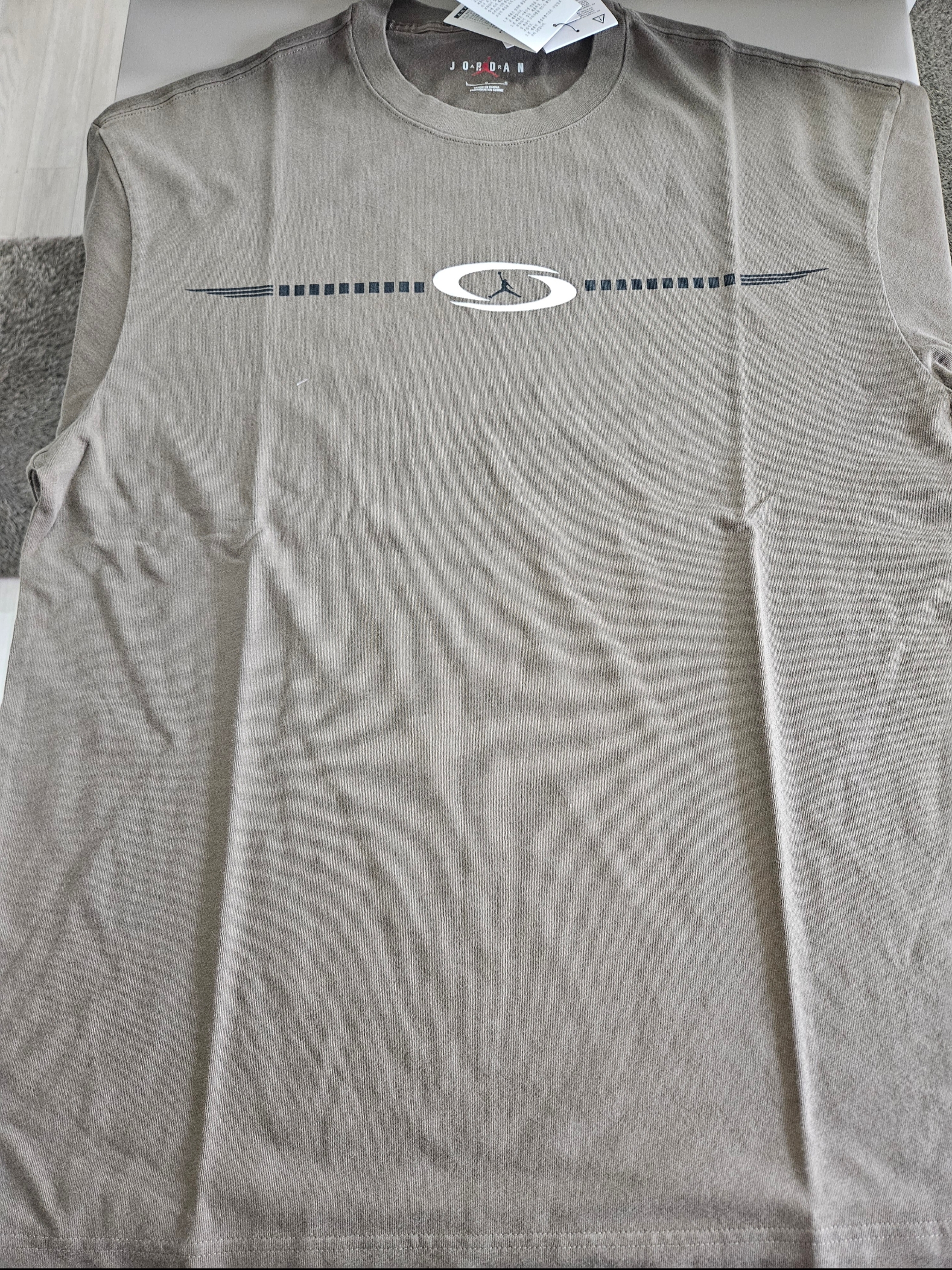 Jordan x Travis Scott T-Shirts Palomino (DZ5510-274) 착용 스타일 - 4