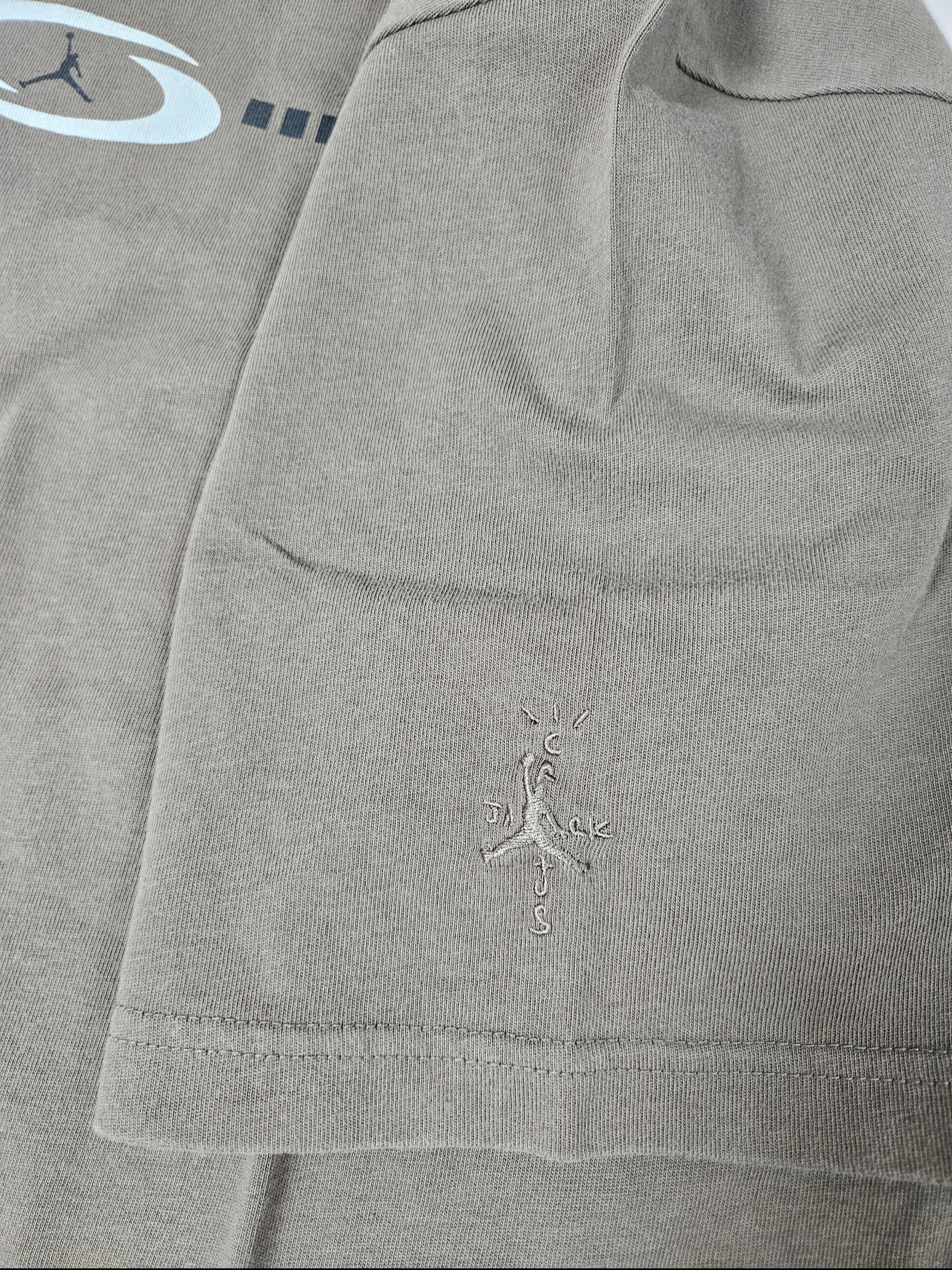 Jordan x Travis Scott T-Shirts Palomino (DZ5510-274) 착용 스타일 - 6