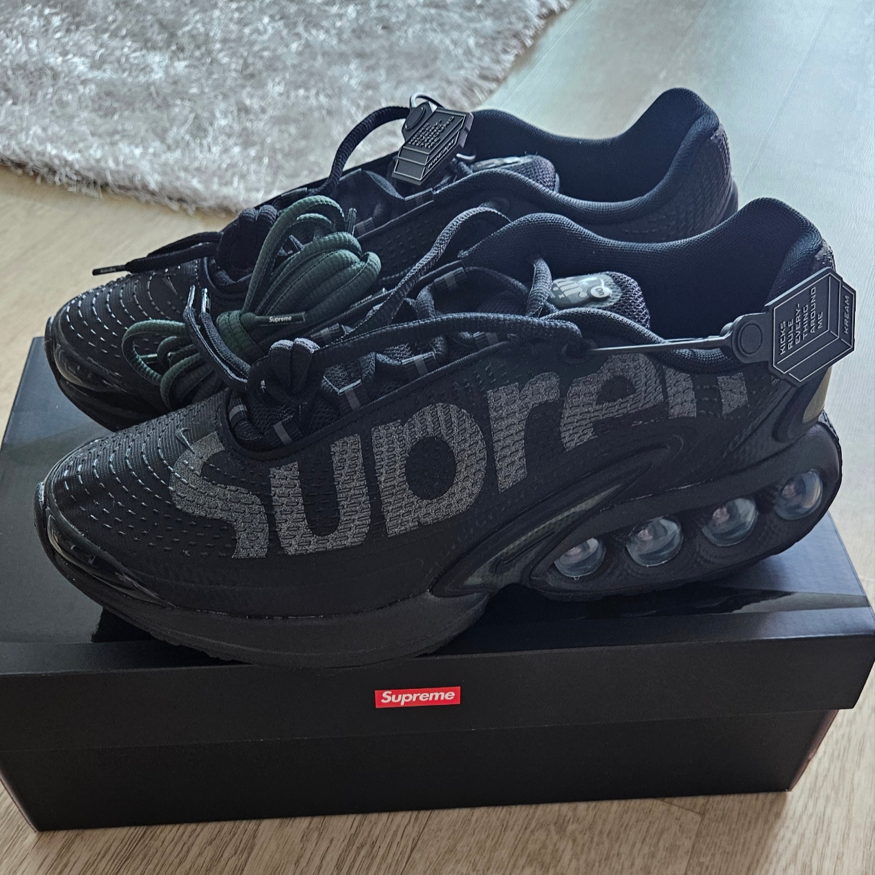 Nike x Supreme Air Max DN SP Black Galactic Jade 착용 스타일