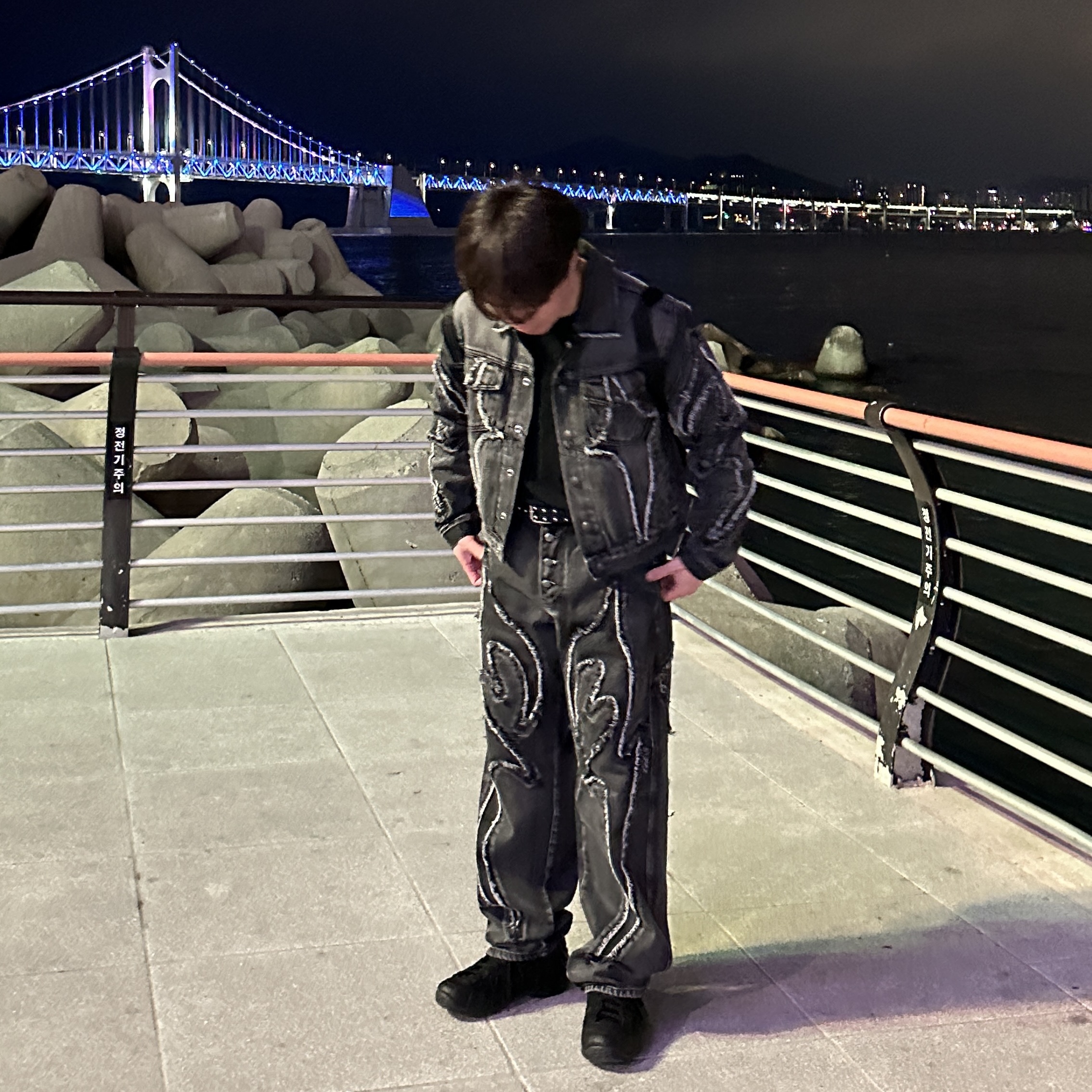 Thug Club Tribal Jacket Black, Thug Club Denim Tribal Pants Black 착용 스타일 - 1