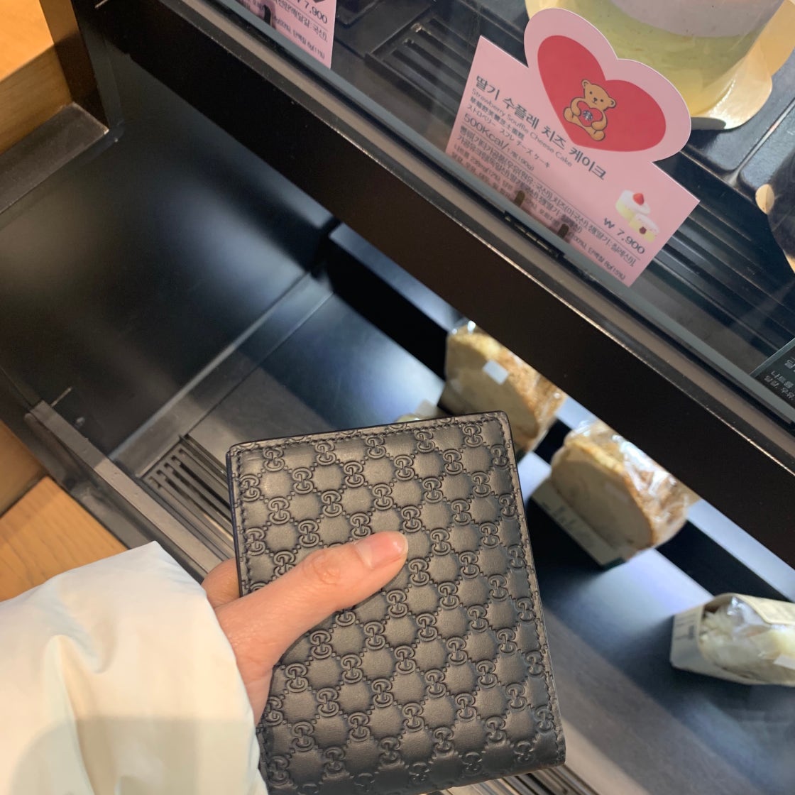 구찌 마이크로 GG 시마 반지갑 블랙 | Gucci | KREAM 구찌 마이크로 GG 시마 반지갑 블랙 | Gucci | KREAM