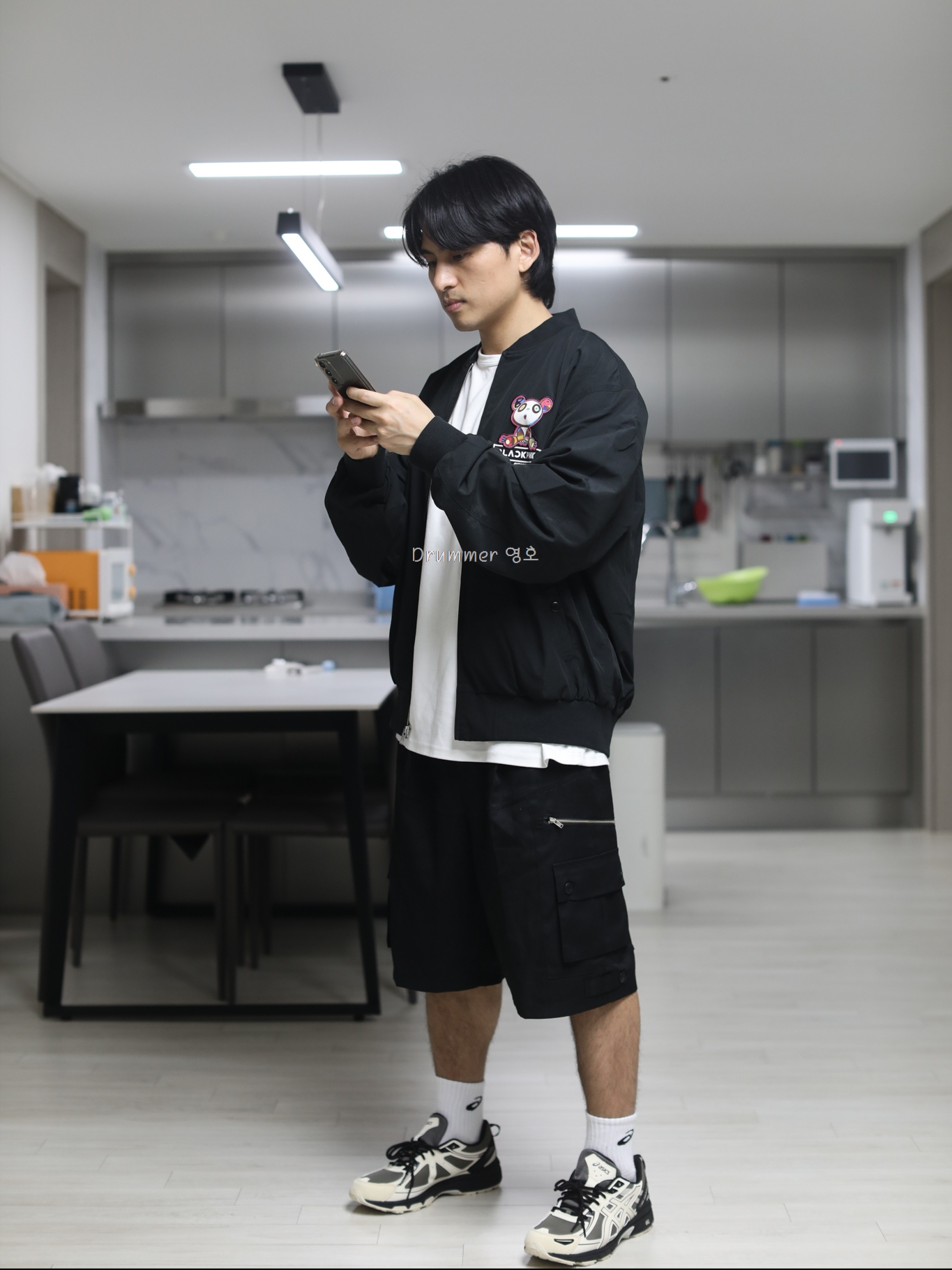 Kaikai Kiki x Blackpink Bomber Jacket Black, Asics Gel-Venture 6 Mink Vanila 착용 스타일 - 1