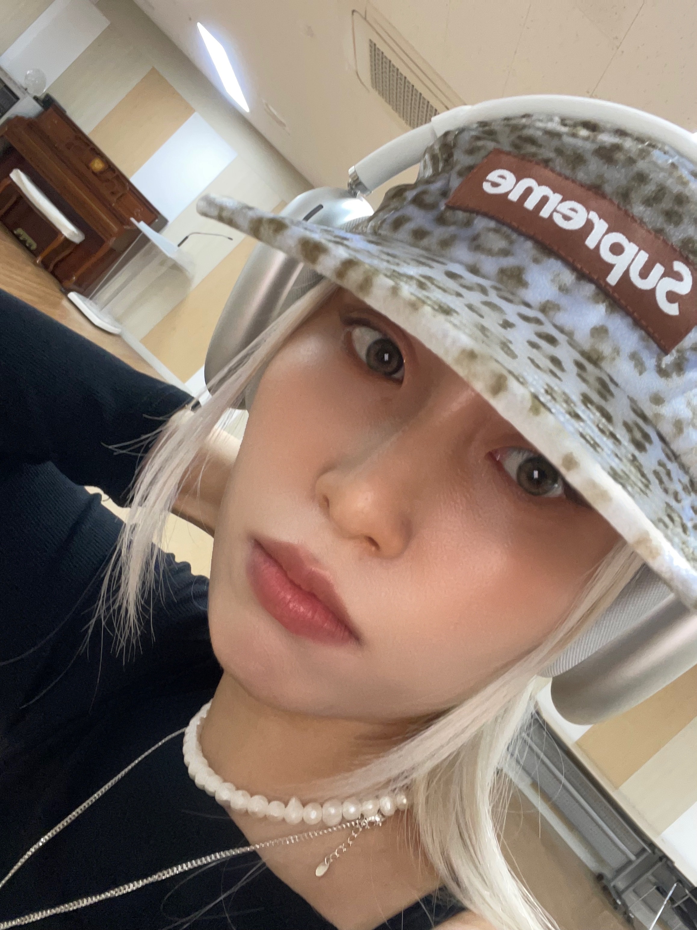 Supreme Leopard Velvet Camp Cap Tan - 24SS 착용 스타일 - 2