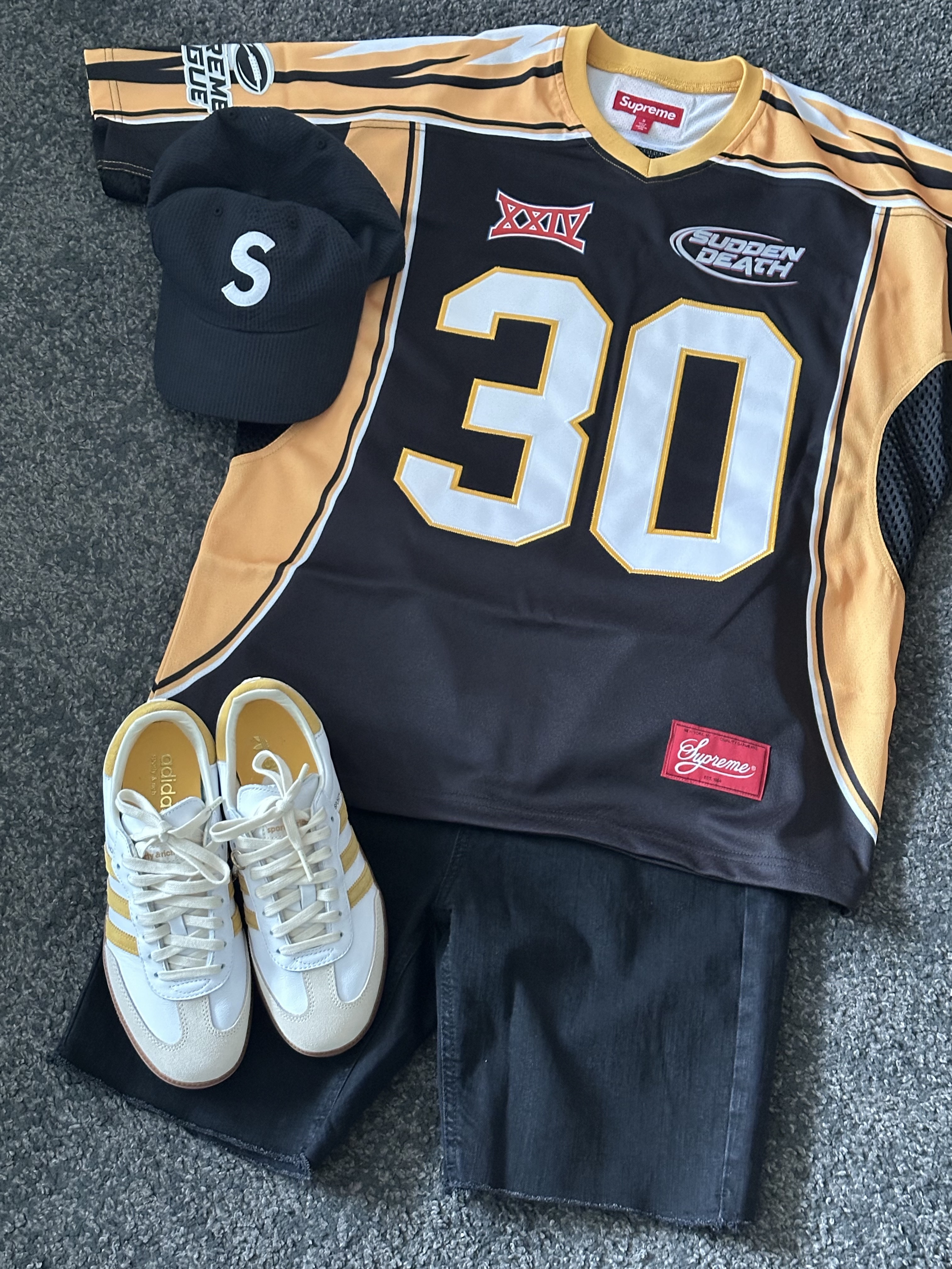Supreme Sudden Death Football Jersey Black - 24SS, Supreme Seersucker S Logo 6-Panel Black - 24SS 착용 스타일 - 1